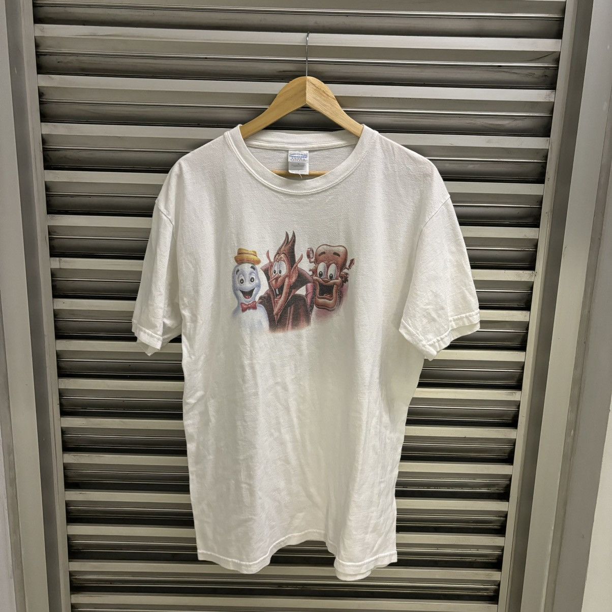 Vintage Vintage 90s General Mills Breakfast Cereal Mascots T-Shirt Size US L / EU 52-54 / 3 - 1 Thumbnail