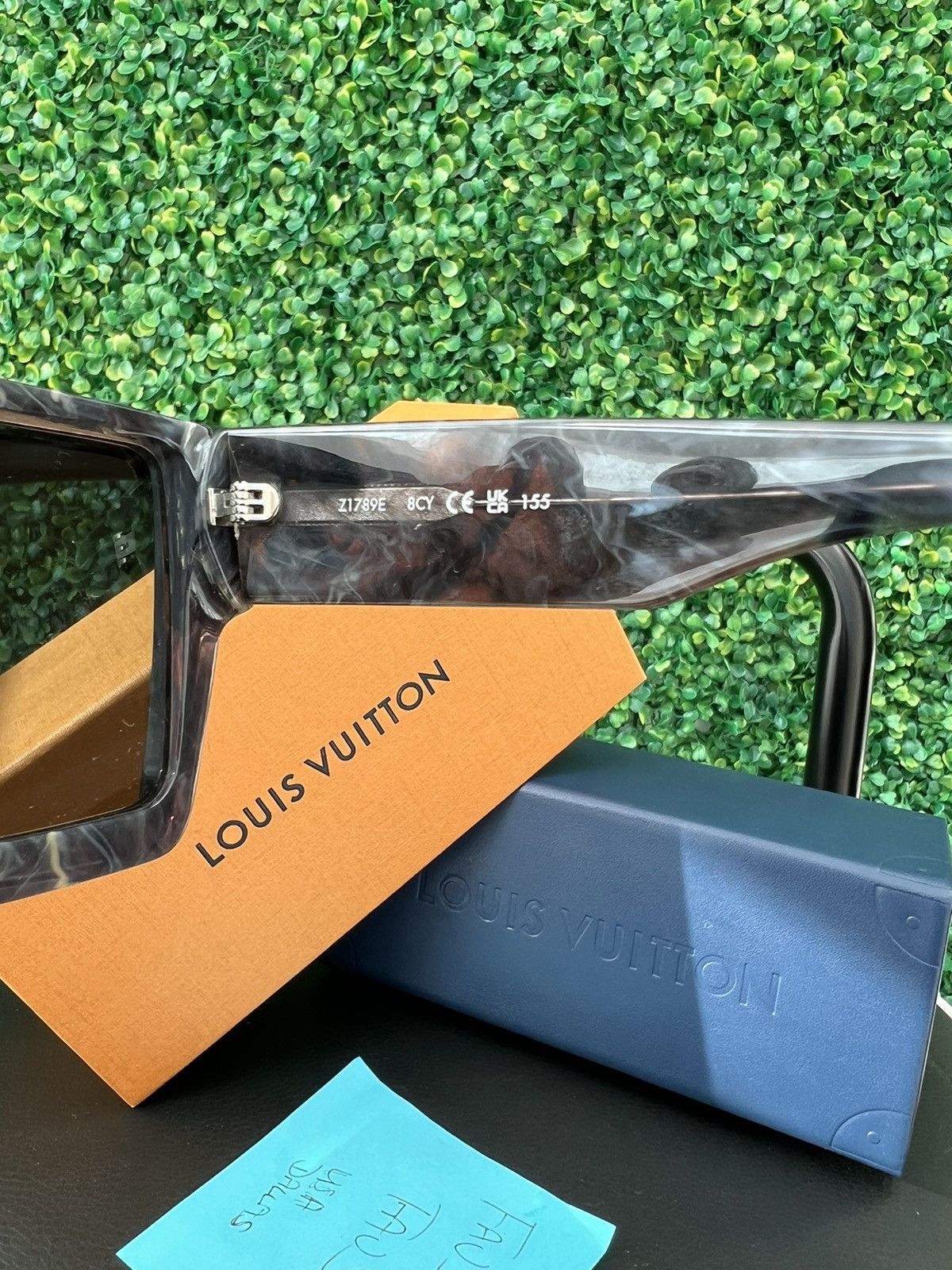 Louis Vuitton LV Cyclone Glasses (RARE MARBLE) Size ONE SIZE - 9 Thumbnail
