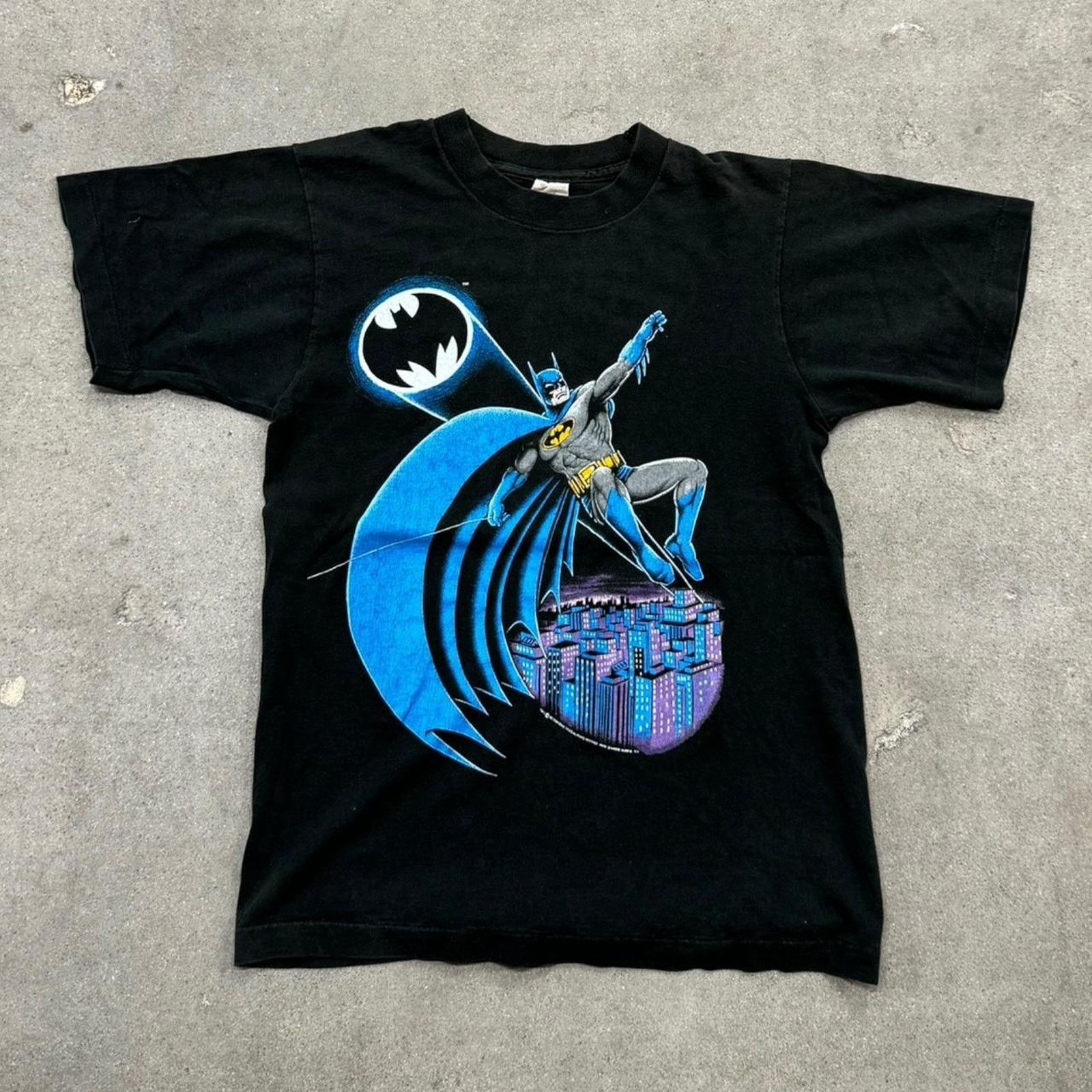 DC Comics Vintage 1988 Batman Tee Size US M / EU 48-50 / 2 - 1 Thumbnail