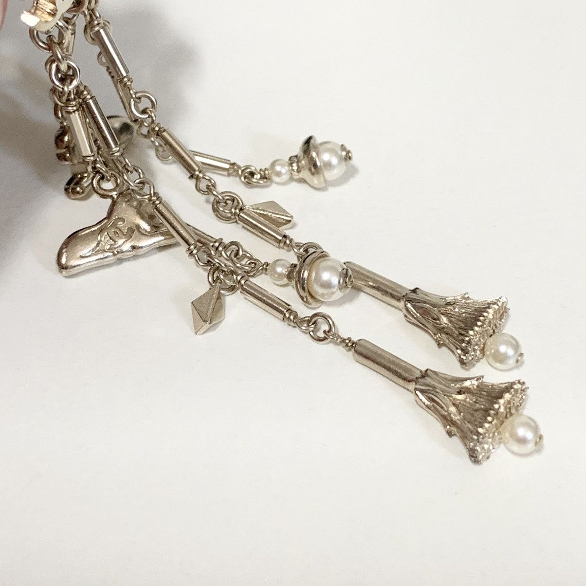 Chanel Chanel gold king dangly Pearl charm earrings Size ONE SIZE - 11 Thumbnail