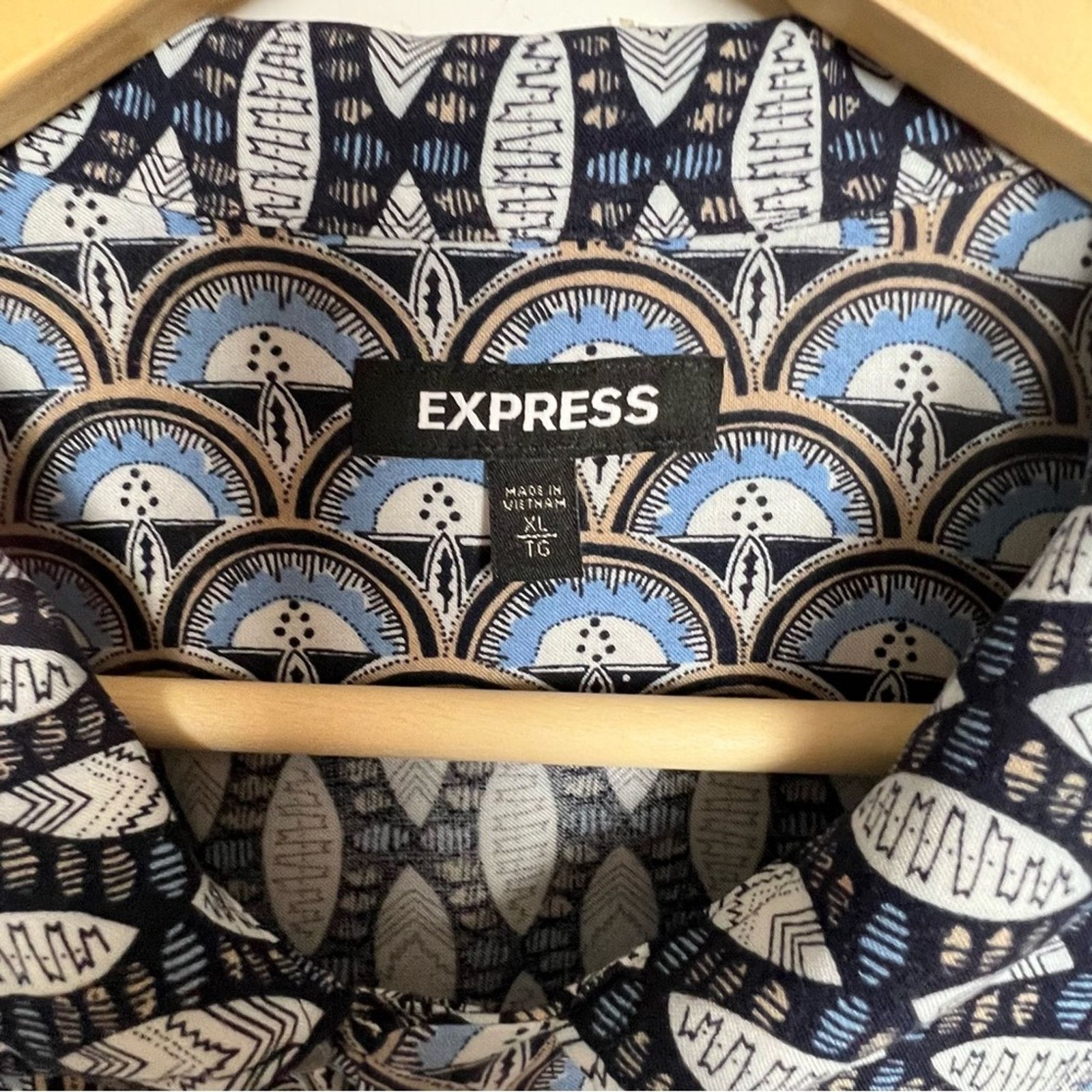 Express Express Blue & White Geometric Print Shirt Men’s XL Size US XL / EU 56 / 4 - 7 Thumbnail