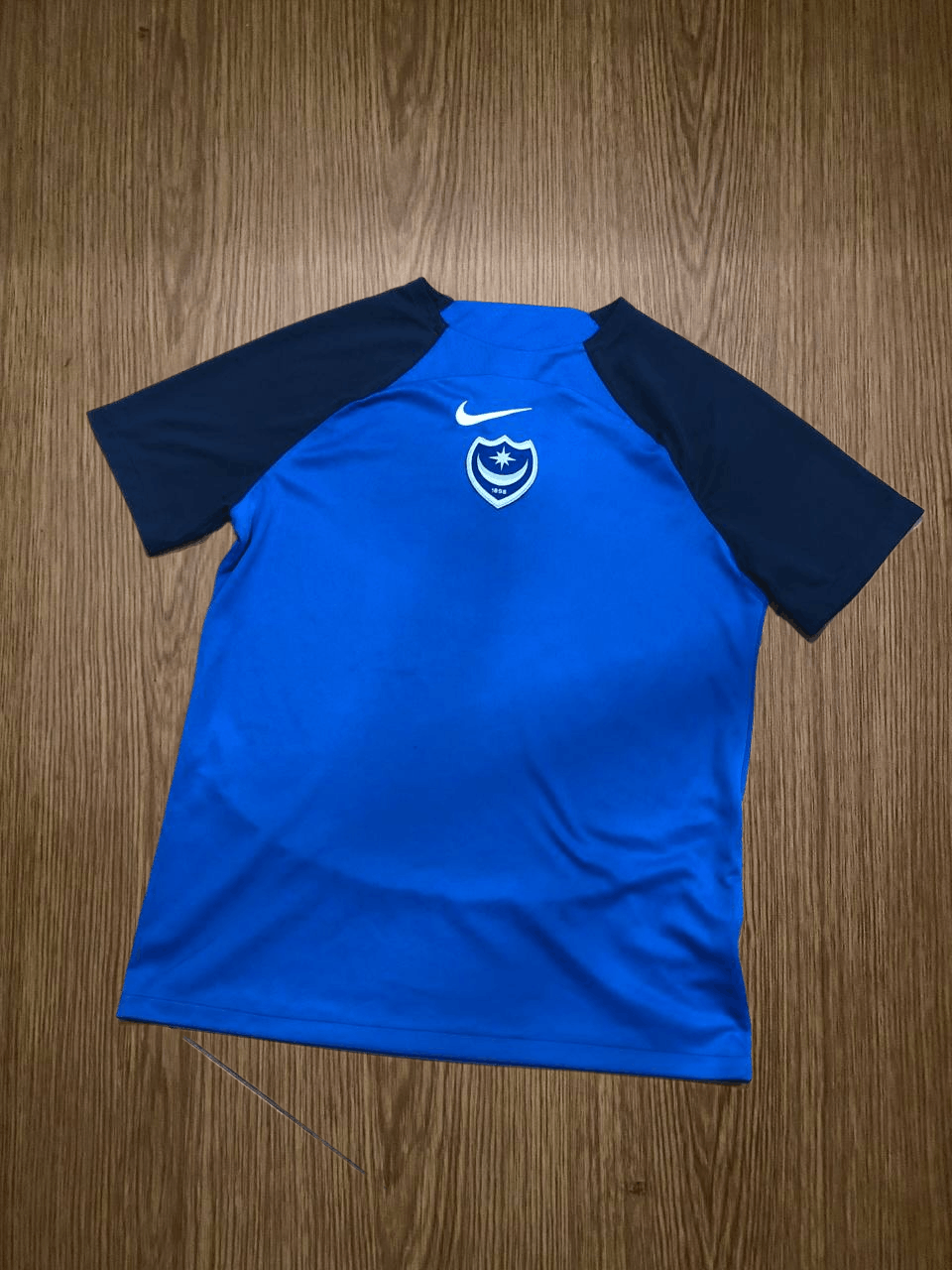 Nike Mens Vintage Nike T Shirt big logo y2k streetweartee Size US L / EU 52-54 / 3 - 1 Thumbnail