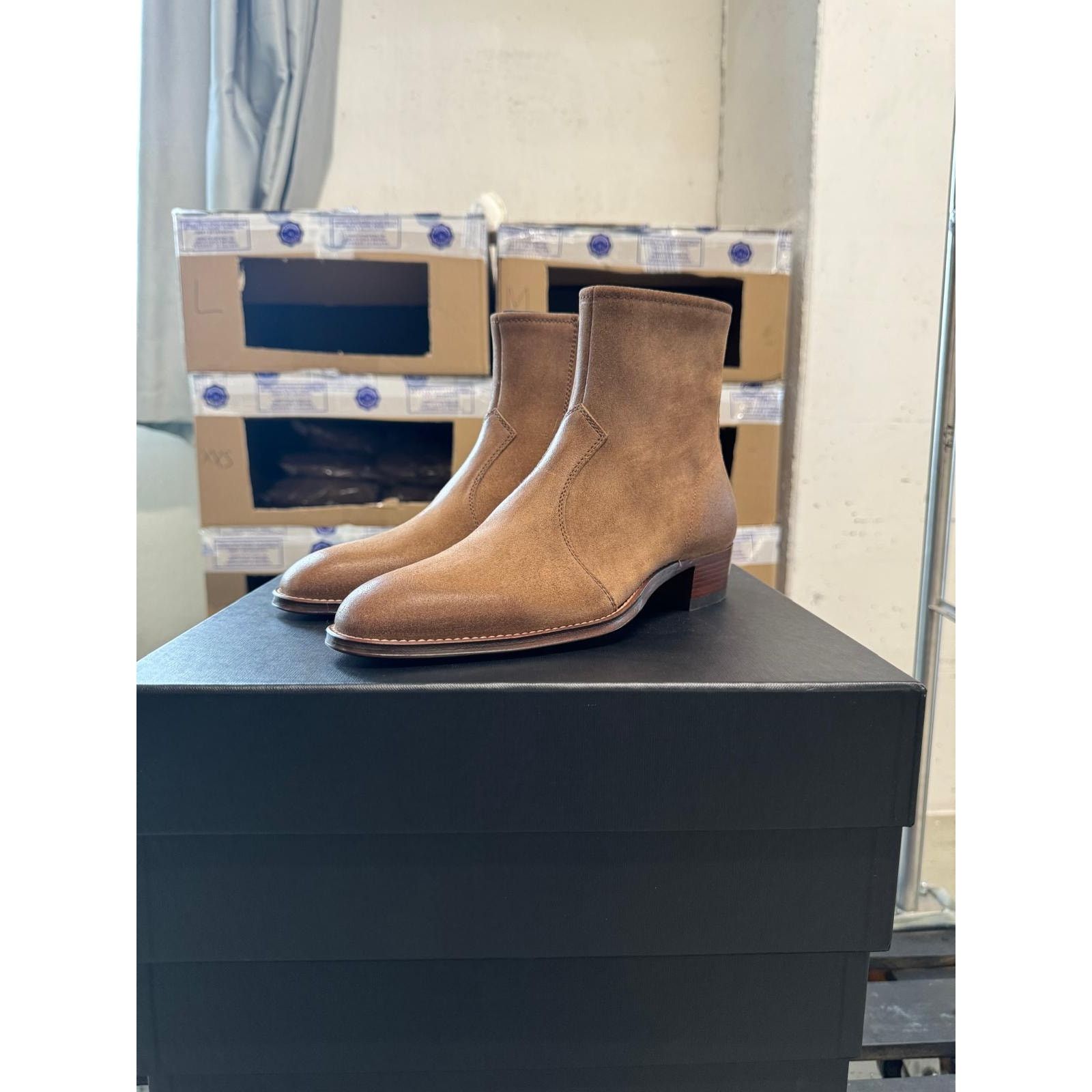o1alsimx924 Q:2 / 669285 Wyatt Chelsea Suede Boots in Brown