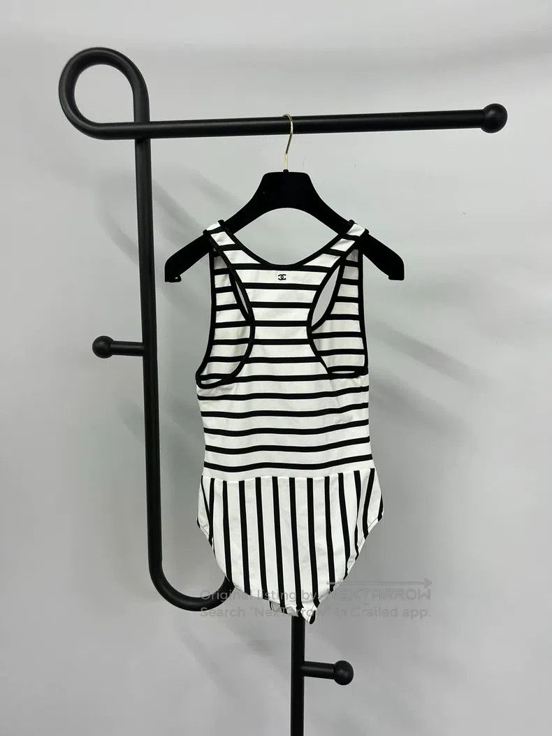 Chanel Chanel Black and white striped swimsuit Size 27" / US 4 / IT 40 - 2 Thumbnail