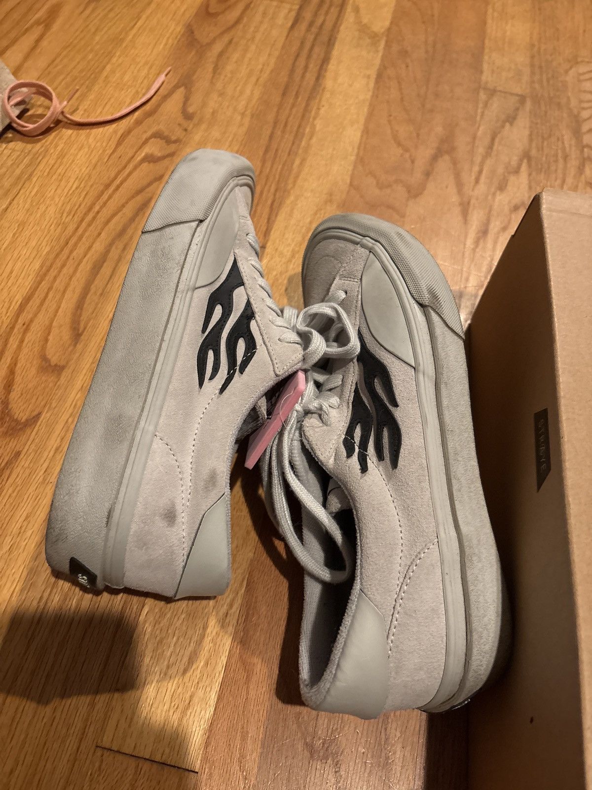 STRAYE Straye grey black flames size 9.5 Size US 9.5 / EU 42-43 - 1 Thumbnail