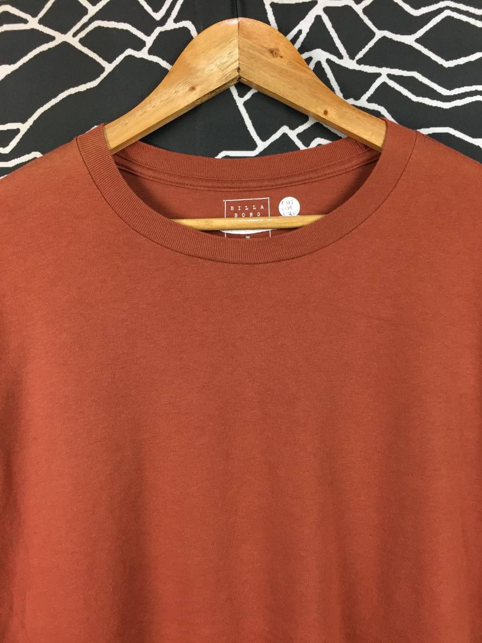 Billabong Billabong Gallery Rust Orange Tribal Sleeve Print Tee Size L Size US L / EU 52-54 / 3 - 3 Thumbnail
