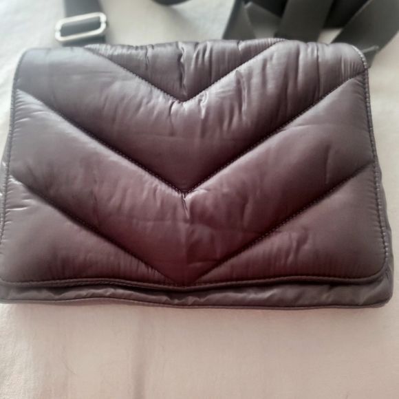Athleta Caraa X Athleta Foldover Seatbelt Handle Crossbody Shoulder Size ONE SIZE - 9 Thumbnail