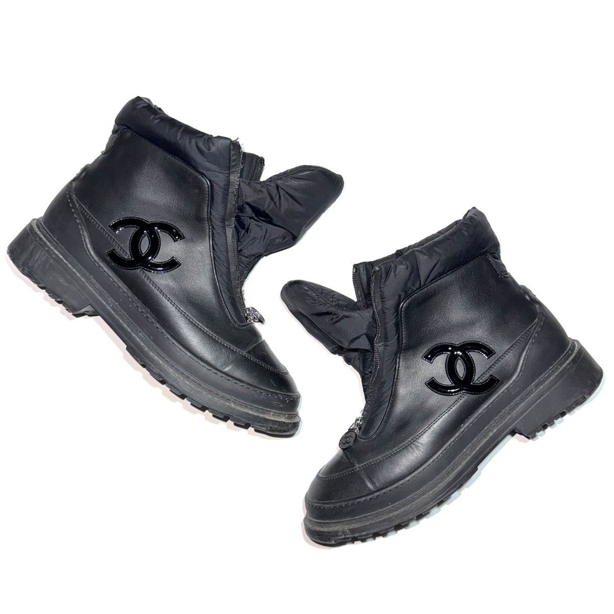 CHANEL ブーツ Chanel Combat Black Leather Women's CC Interlocking Sneakers - E