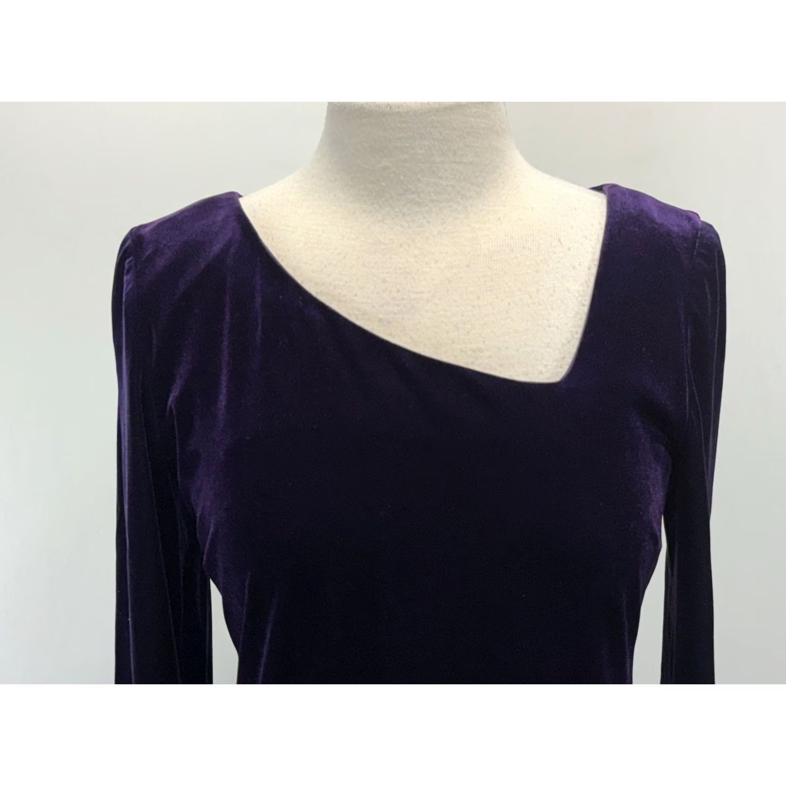 Vintage VINTAGE Dana Buchman Velvet Maxi Dress Sz 8 Deep Purple Witchy Fairy Whimsigoth Y2K Dress Womens Velvet Maxi Long Sleeve Asymmetric Purple 8 Womens Size M / US 6-8 / IT 42-44 - 5 Thumbnail