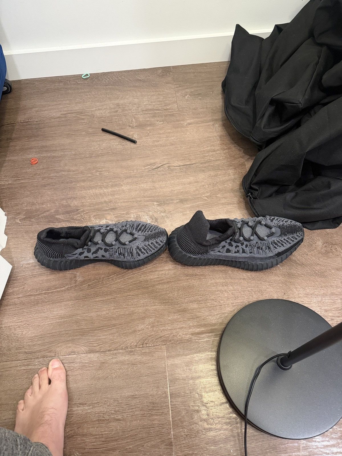 Yeezy Yeezy Boost 350 V2 sz 11 Size US 11 / EU 44 - 5 Thumbnail