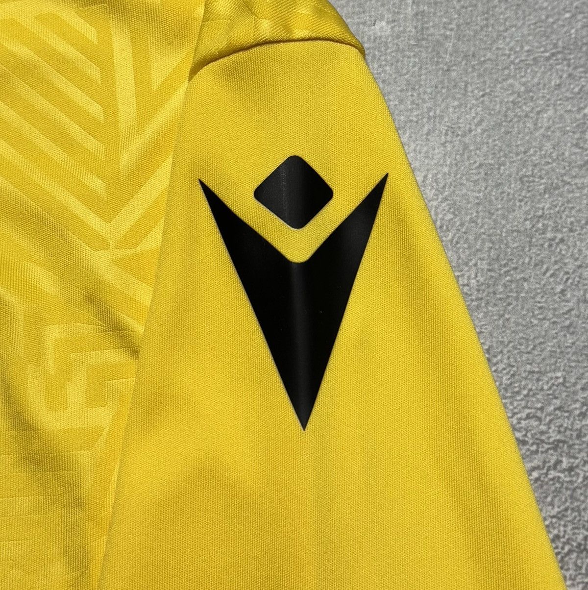 Macron Oxford United 2022 2023 Football Shirt Soccer Jersey Macron Size US XXL / EU 58 / 5 - 10 Thumbnail