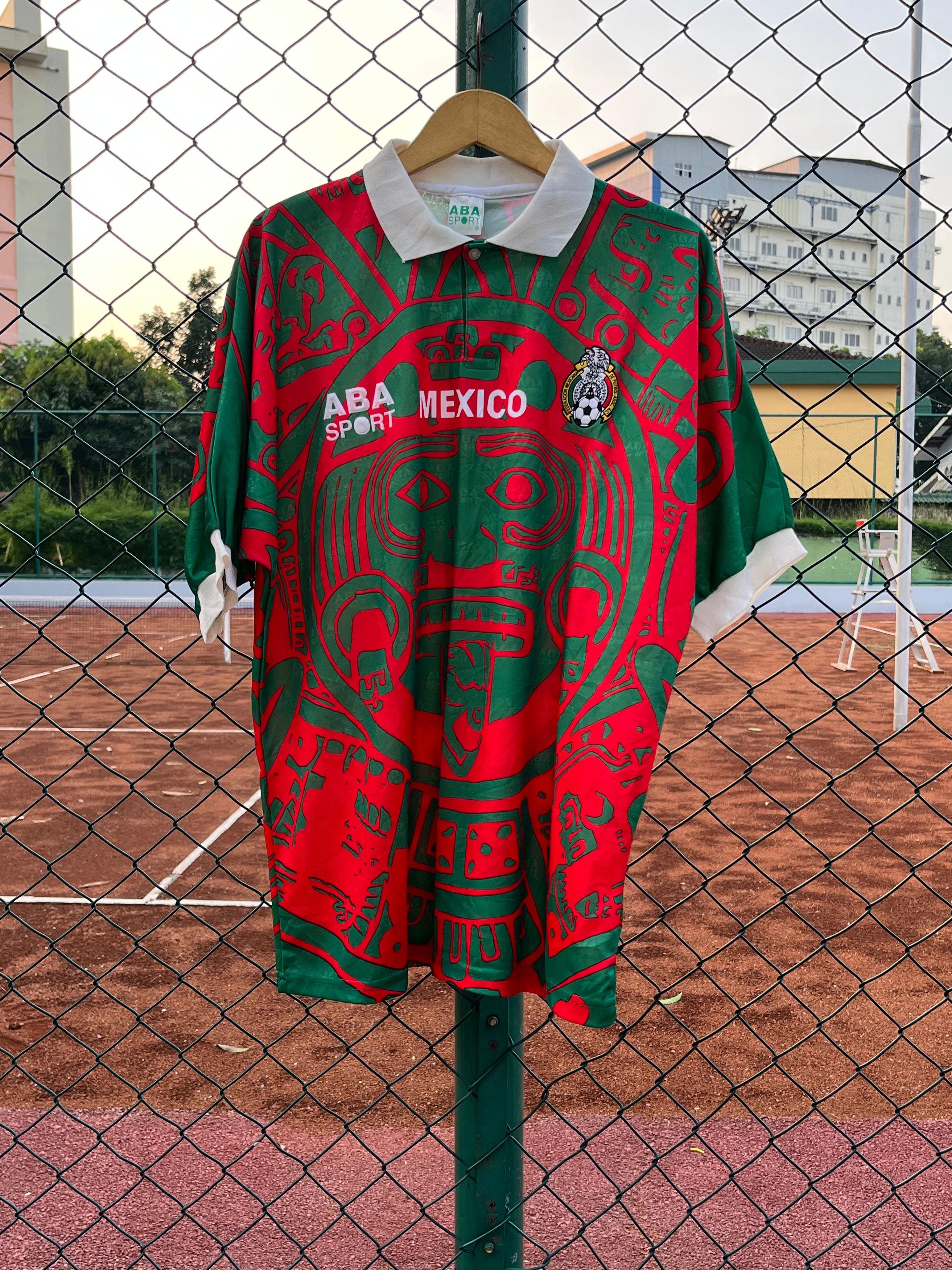 Vintage Vintage Mexico 1997 Third Jersey Size US L / EU 52-54 / 3 - 1 Thumbnail