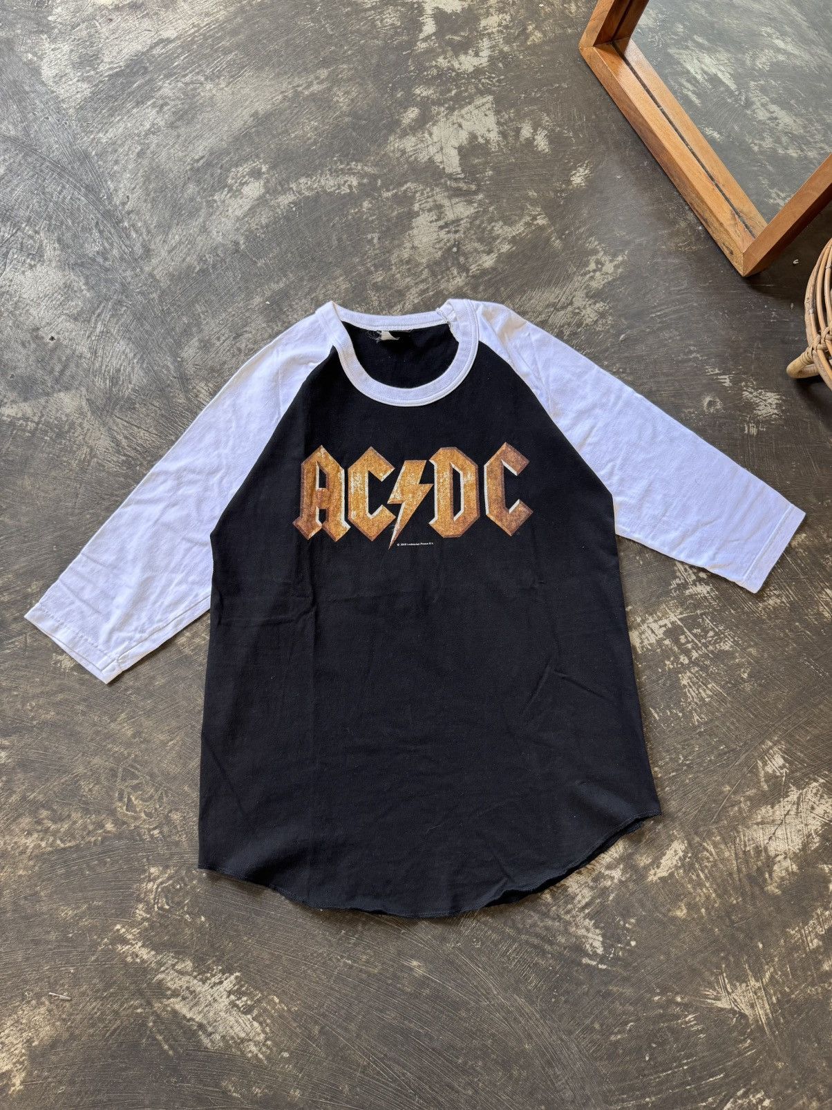 Band Tees VINTAGE 00’S ACDC RAGLAN T-SHIRT Size US M / EU 48-50 / 2 - 2 Thumbnail