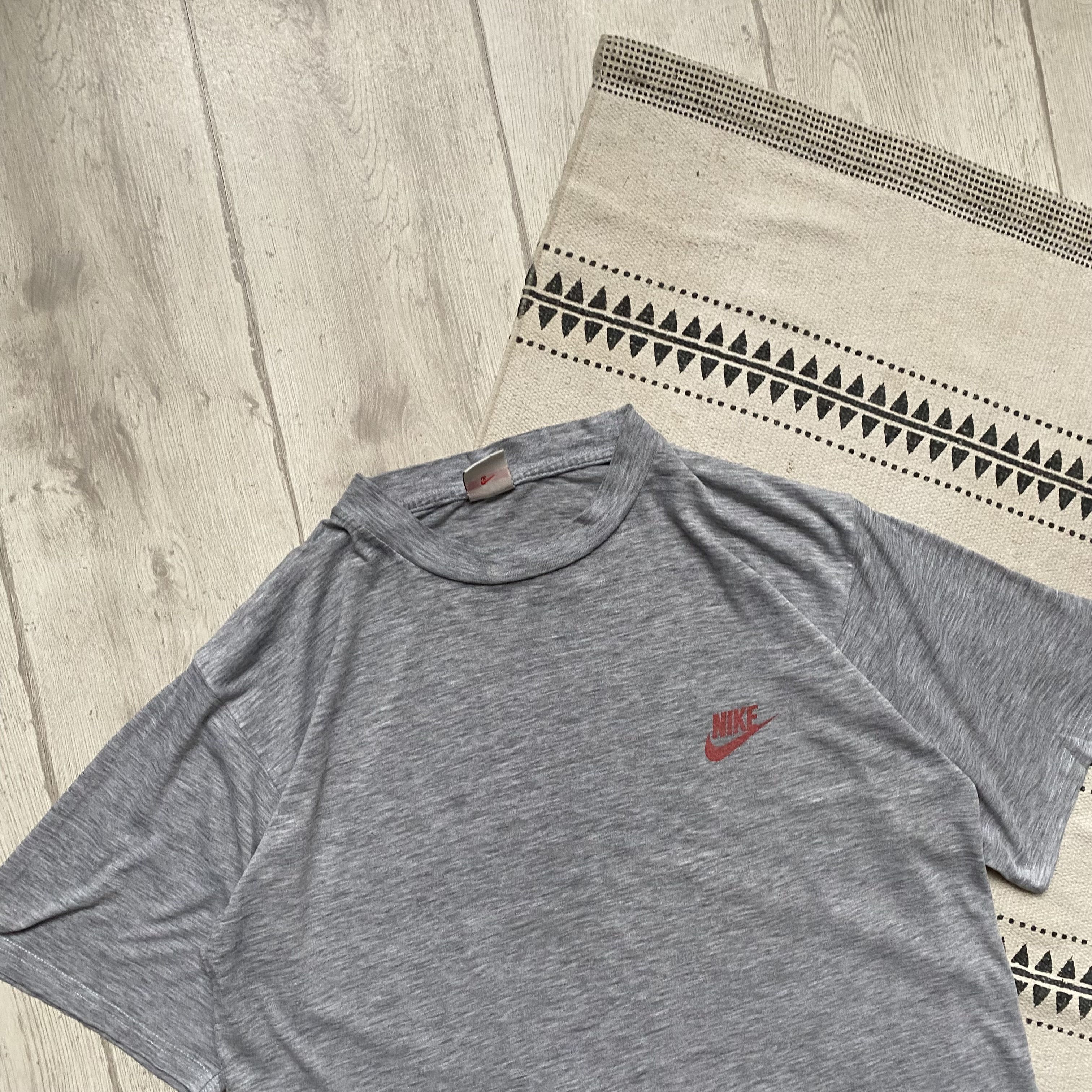 Nike Vintage 90s Nike tee big Logo Y2K distressed Size US L / EU 52-54 / 3 - 3 Thumbnail