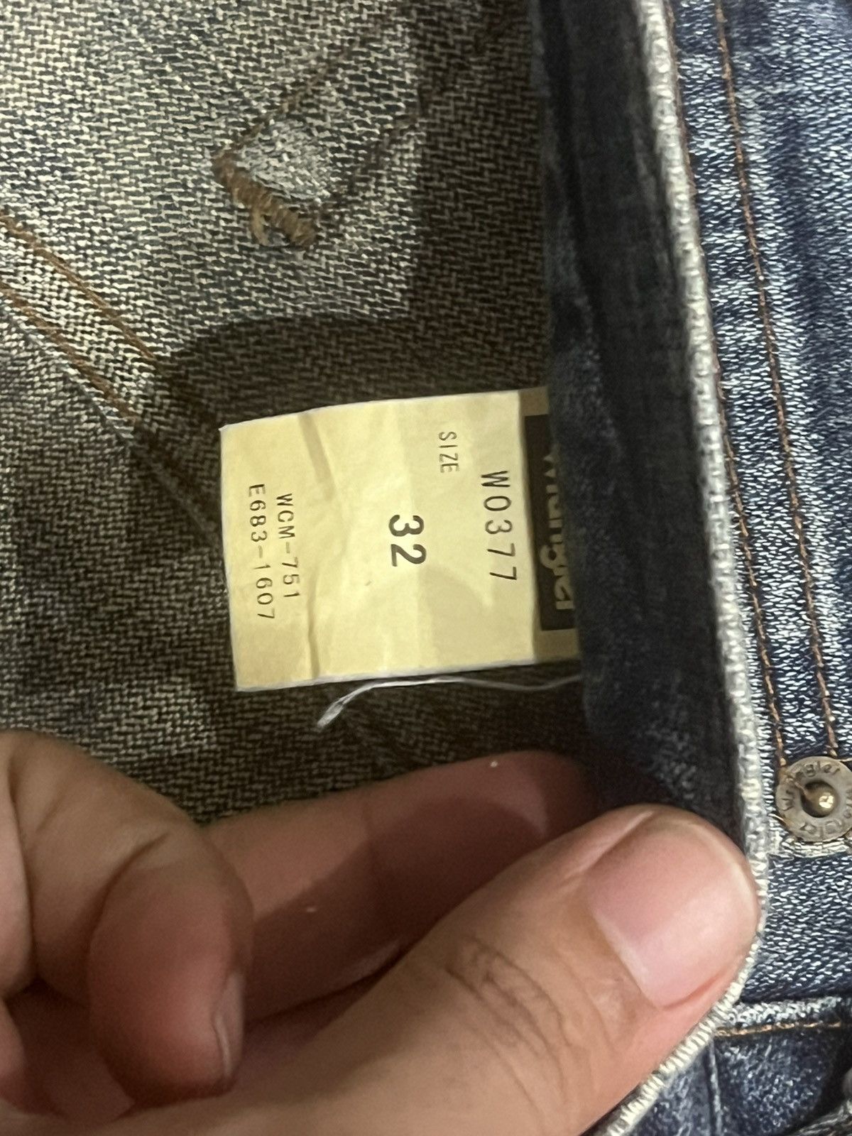 Wrangler Vintage Wrangler Blue Washed Distressed Flare Jeans Size US 32 / EU 48 - 16 Thumbnail