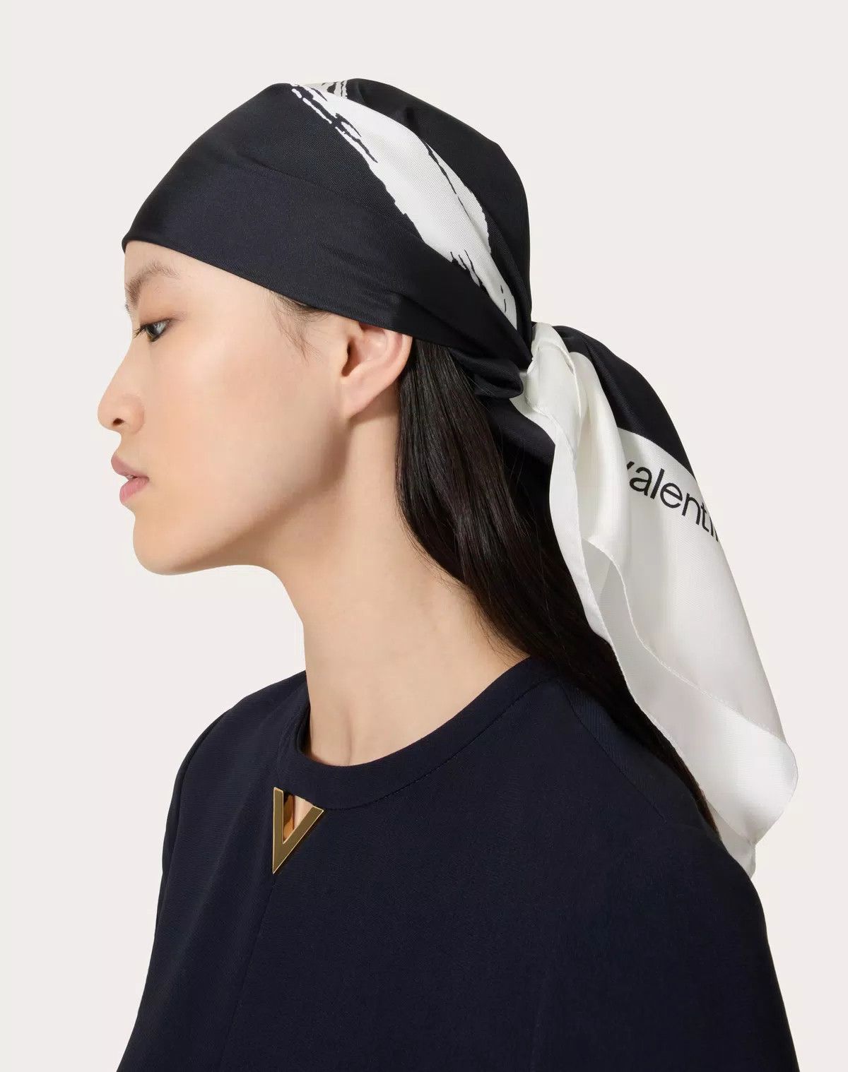 Valentino oc11z0725 Size:OS/ Silk Scarf in Black/White Size ONE SIZE - 4 Thumbnail
