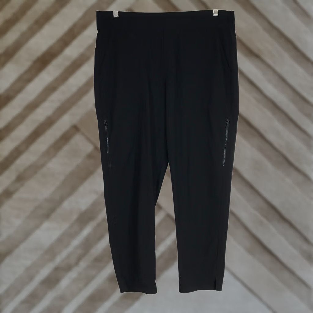 Athleta Athleta La Viva Pants Womens 16 Black Elastic Waist Tapered Leg Pockets Size 38" / US 16 / IT 52 - 1 Thumbnail