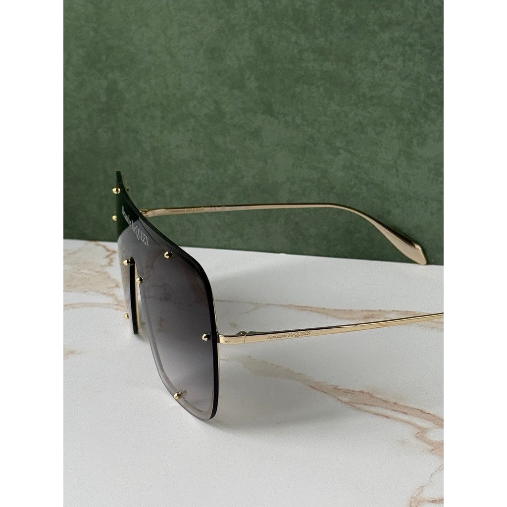 Alexander McQueen Alexander McQueen AM0362S Gold Grey Studded Mask Sunglasses Size ONE SIZE - 6 Thumbnail