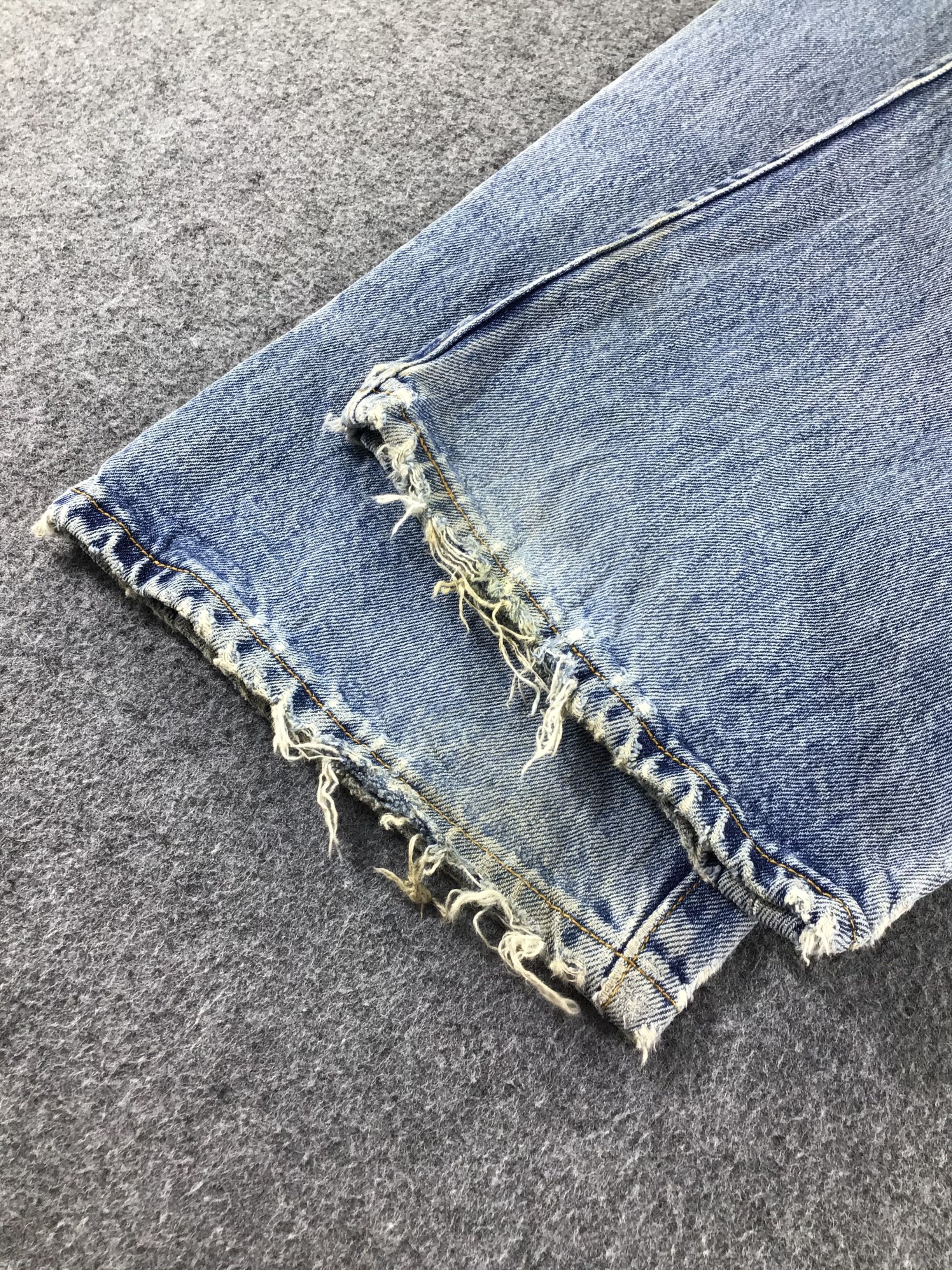 Levi's Vintage 90s Levis 501 Jeans Dirty Faded Blue Denim-J396 Size US 37 - 6 Thumbnail