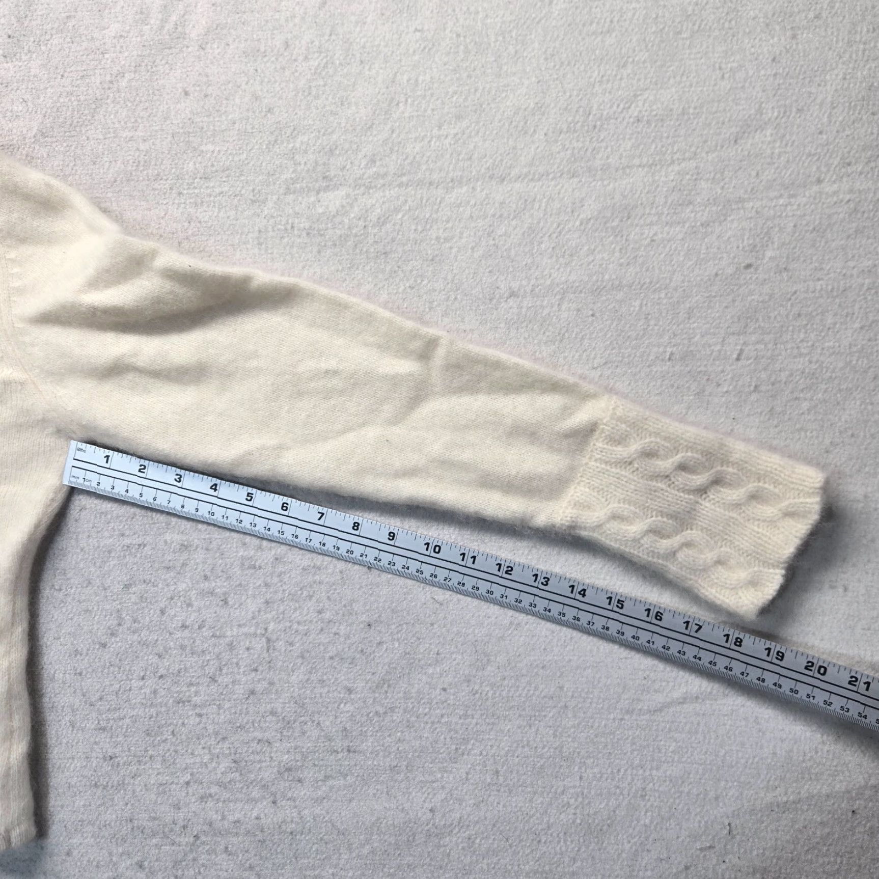 Vintage Q&A Sweater Ivory White Cropped Long Sleeve Women’s L Large Knit Pullover V-Neck Lightweight Ribbed Cuff Fall Solid 90s or 00s Style Mens? Women? Size L / US 10 / IT 46 - 4 Thumbnail
