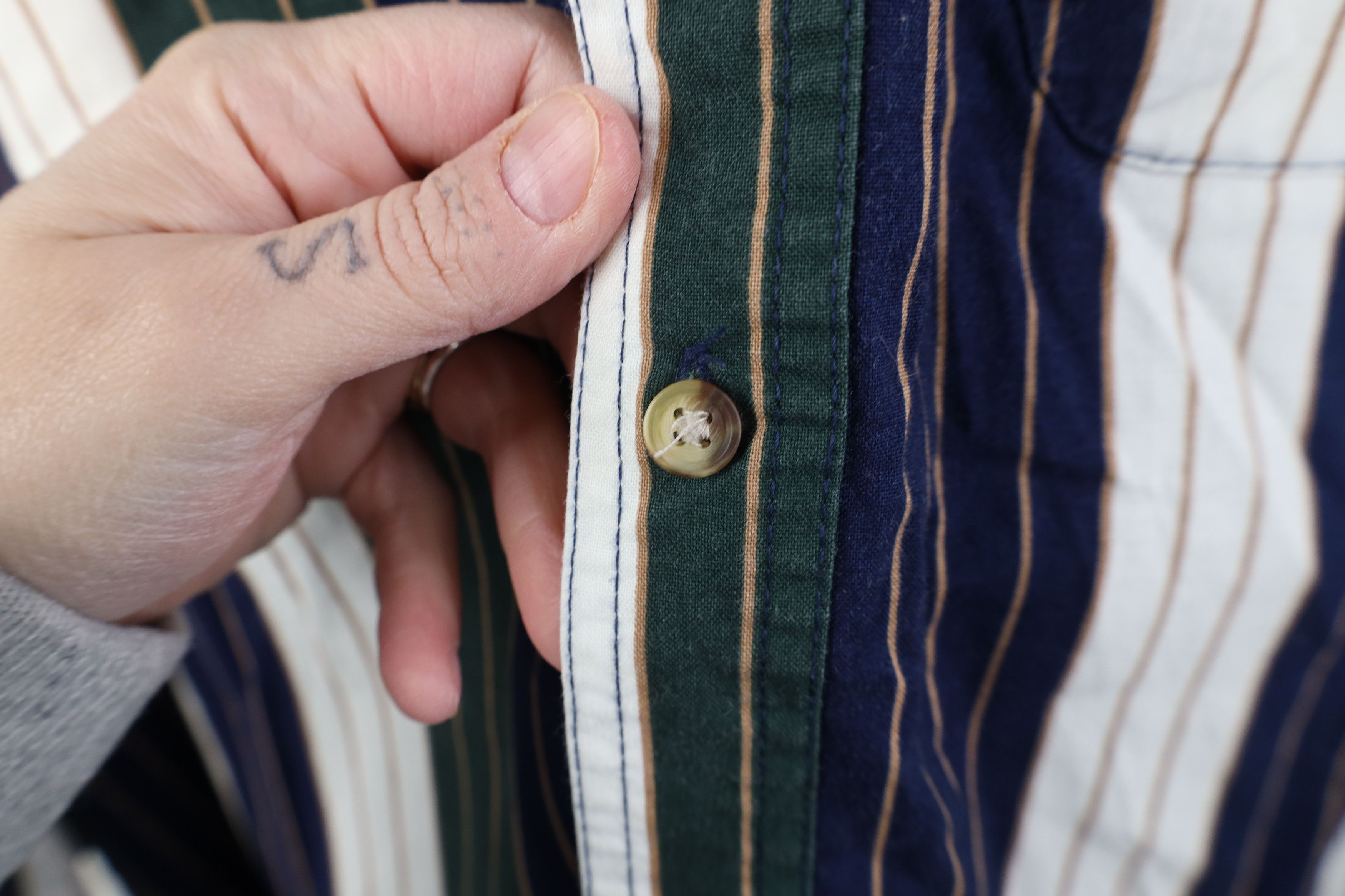 Vintage Vintage 90s Streetwear Block Collared Button Down Shirt Size US XL / EU 56 / 4 - 4 Thumbnail