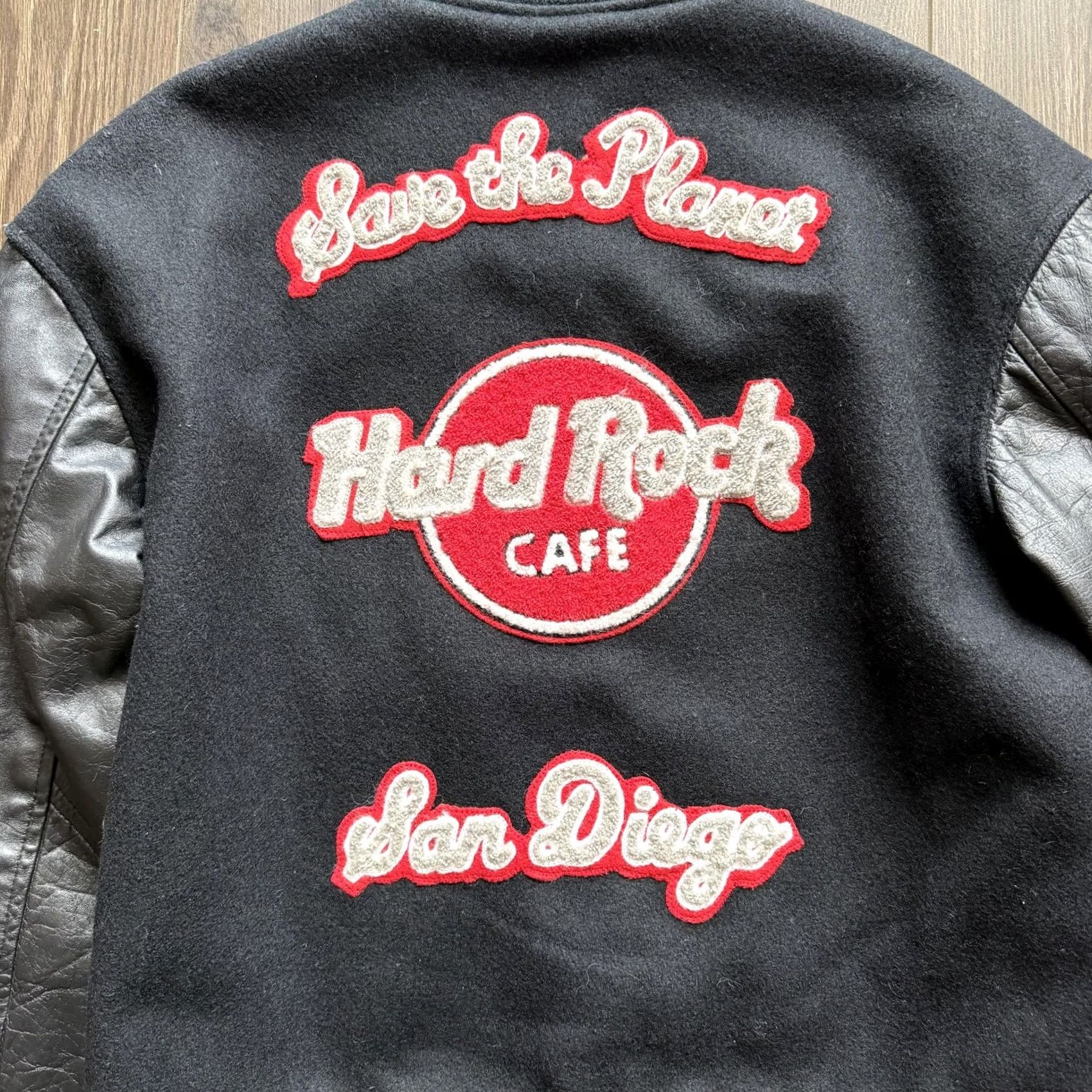 Vintage VINTAGE Hard Rock Cafe Varsity Jacket Mens Small Black Wool Leather Sleeves San Diego Size US S / EU 44-46 / 1 - 4 Thumbnail