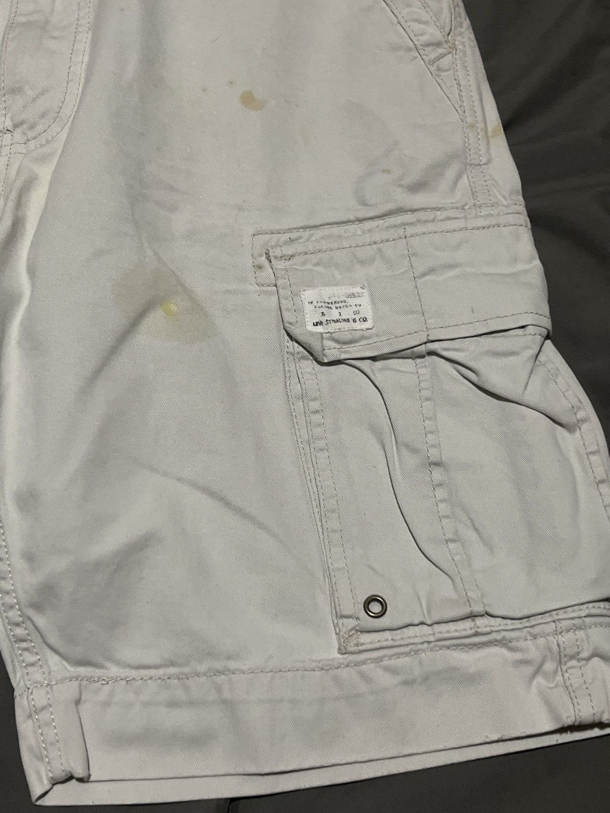 Levi's Levis Cream Cargo Shorts Size US 32 / EU 48 - 2 Thumbnail