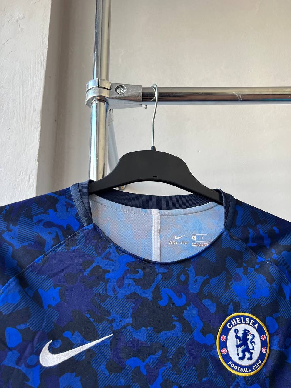 Nike 2018/19 CHELSEA TRAINING SOCCER JERSEY FOOTBALL SHIRT SIZE L Size US L / EU 52-54 / 3 - 5 Thumbnail