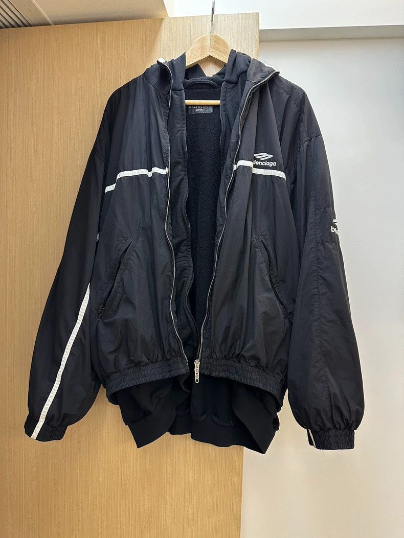 Balenciaga Balenciaga Embroidered Logo White Lines Fake Two-Piece Hoo Size US M / EU 48-50 / 2 - 1 Thumbnail