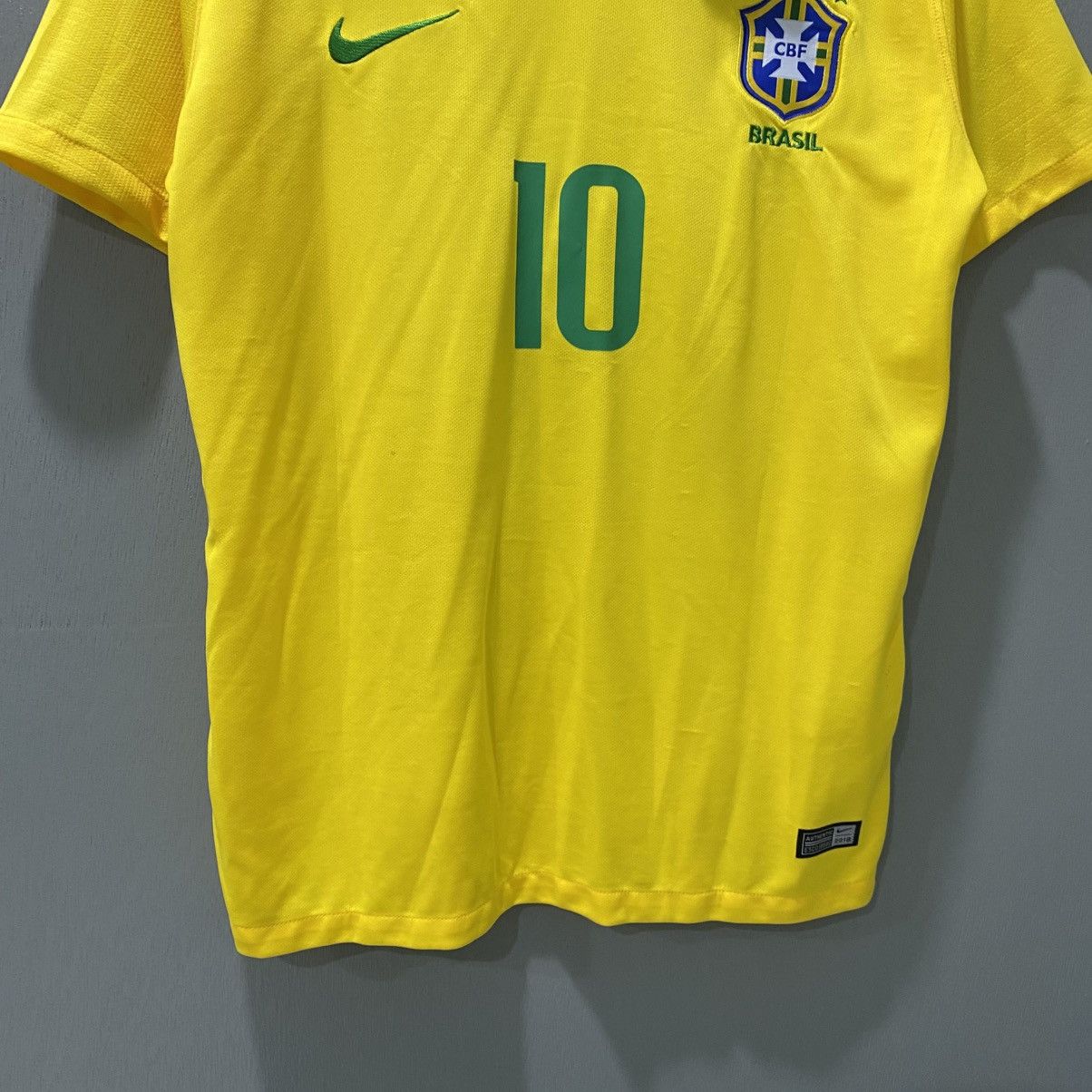Nike 2018 Brazil Neymar Home Kit NWT Size US L / EU 52-54 / 3 - 4 Thumbnail