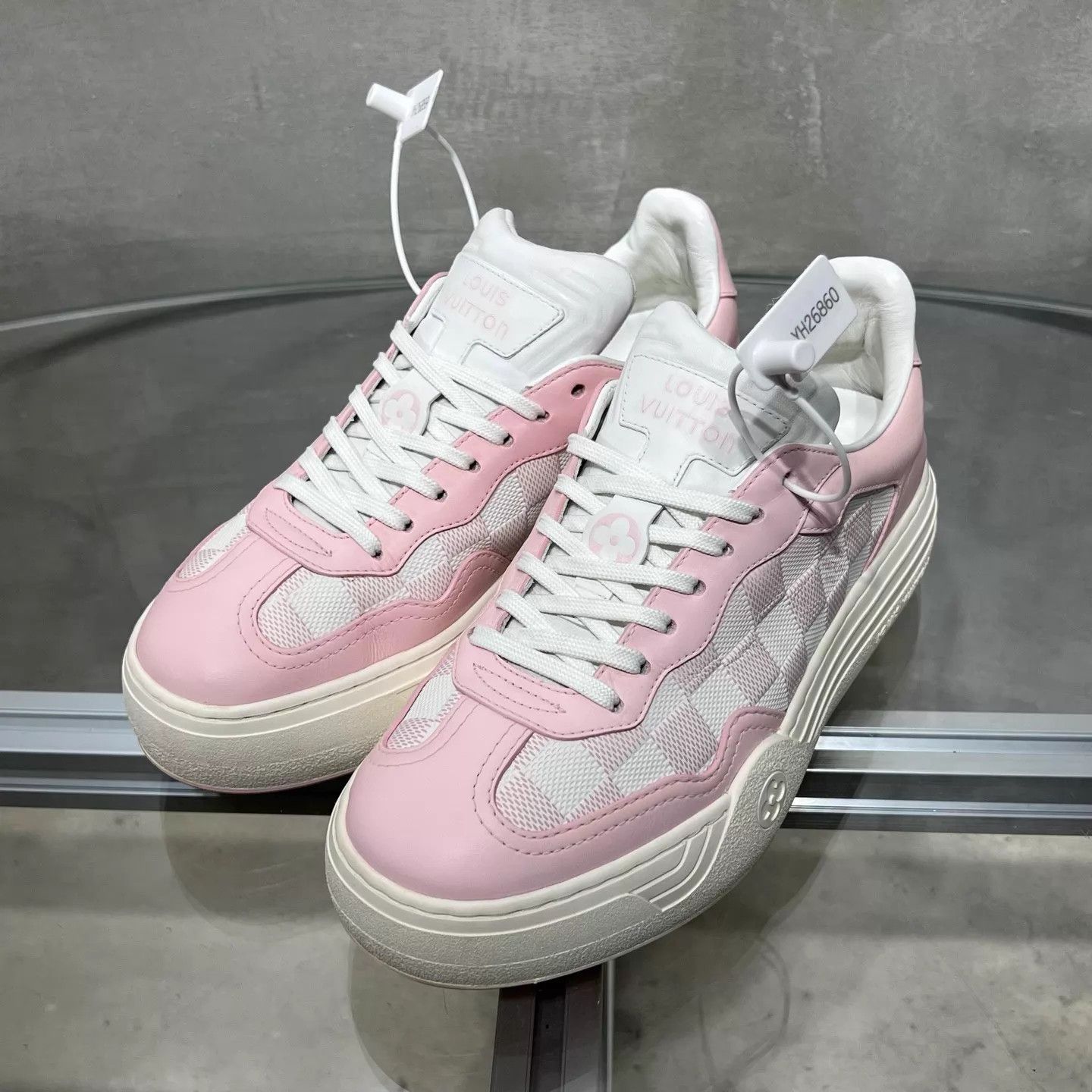 Louis Vuitton LV Pink Monogram Sneaker UK4.5 38.5 YH26859 Size US 8 / IT 38 - 2 Thumbnail