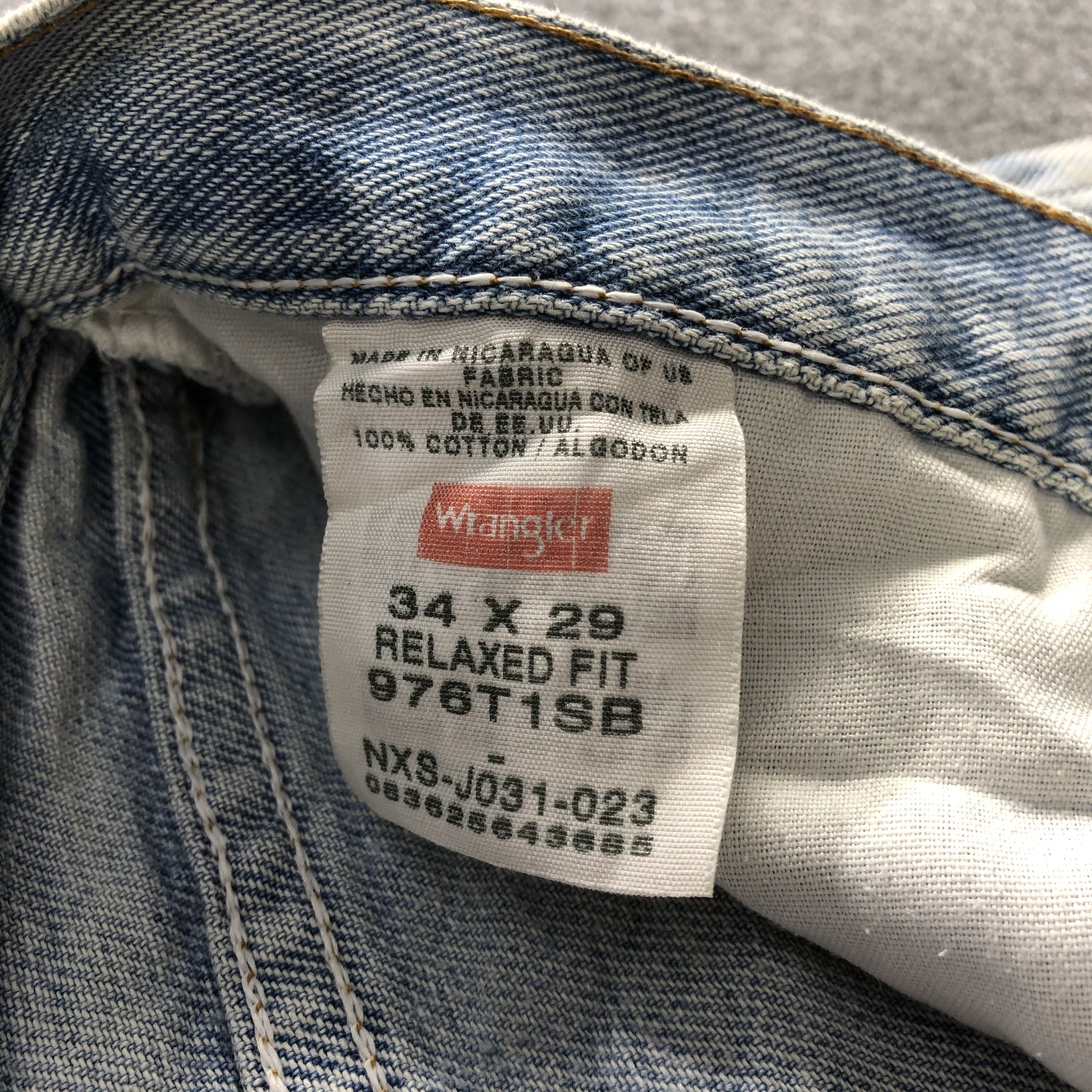 Vintage Vintage Light Wash Wrangler Jeans-J2400 Size US 35 - 12 Thumbnail