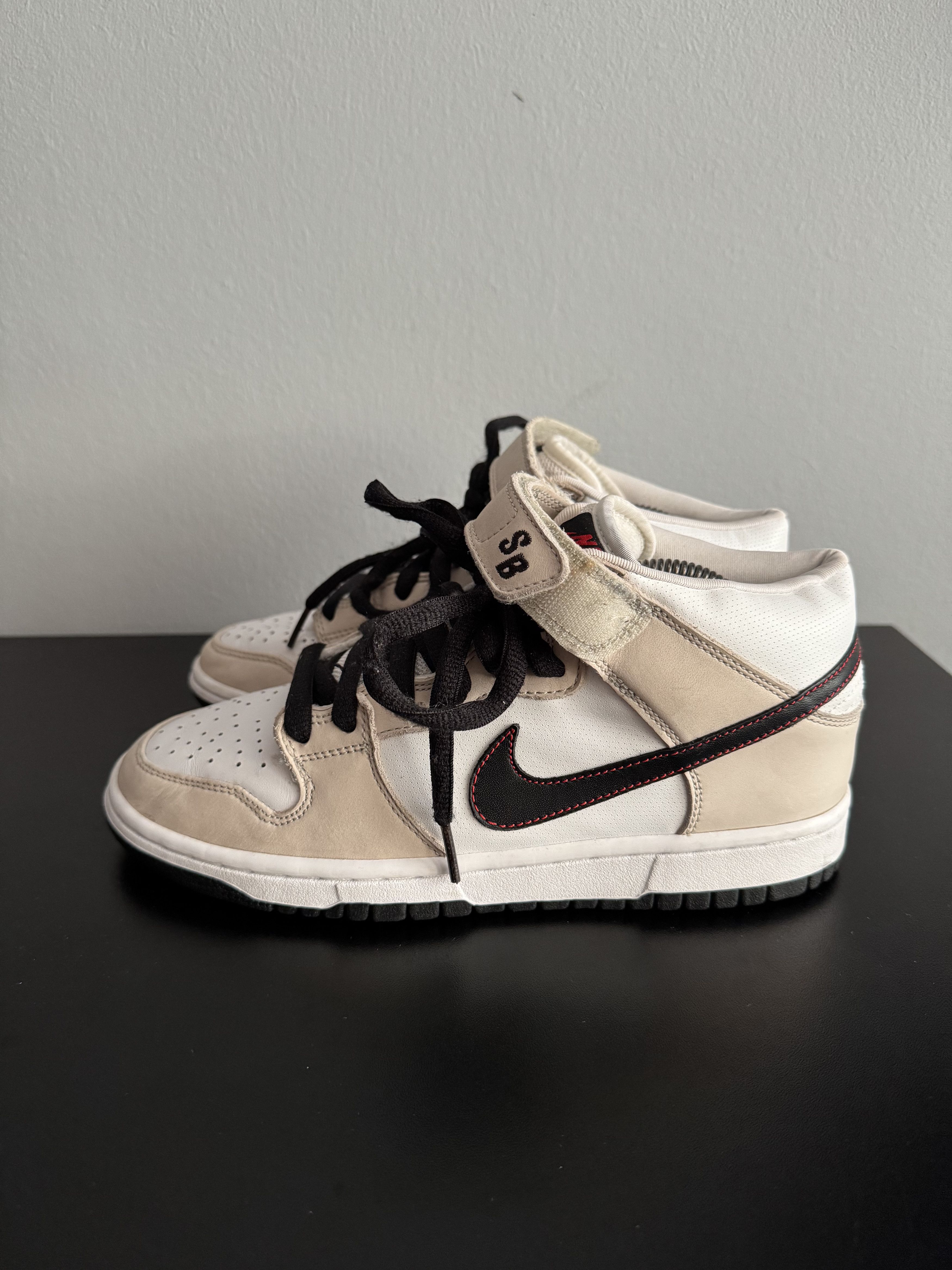 Nike Nike SB Dunk Mid Pro Lt Bone White Black Light travis skunk Size US 6.5 / EU 39-40 - 1 Thumbnail