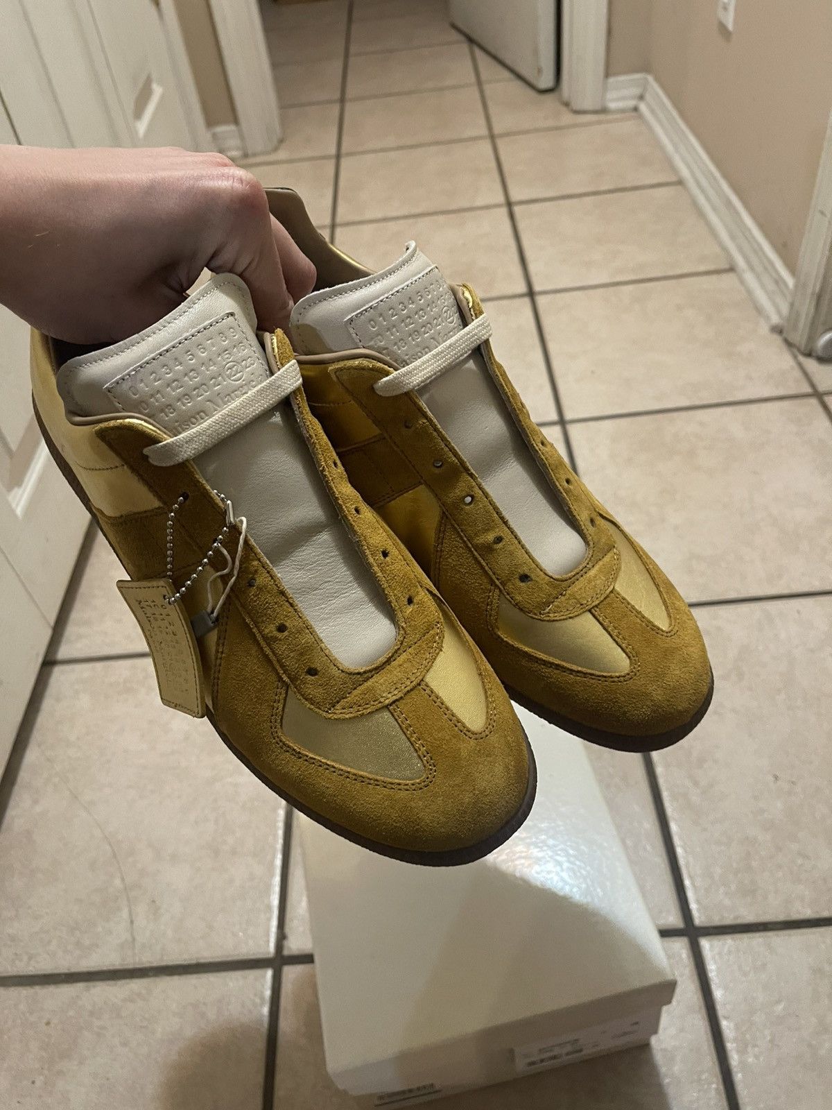 Maison Margiela Maison Margiela Gold Replica GAT F/W 2018 Size US 11 / EU 44 - 2 Thumbnail