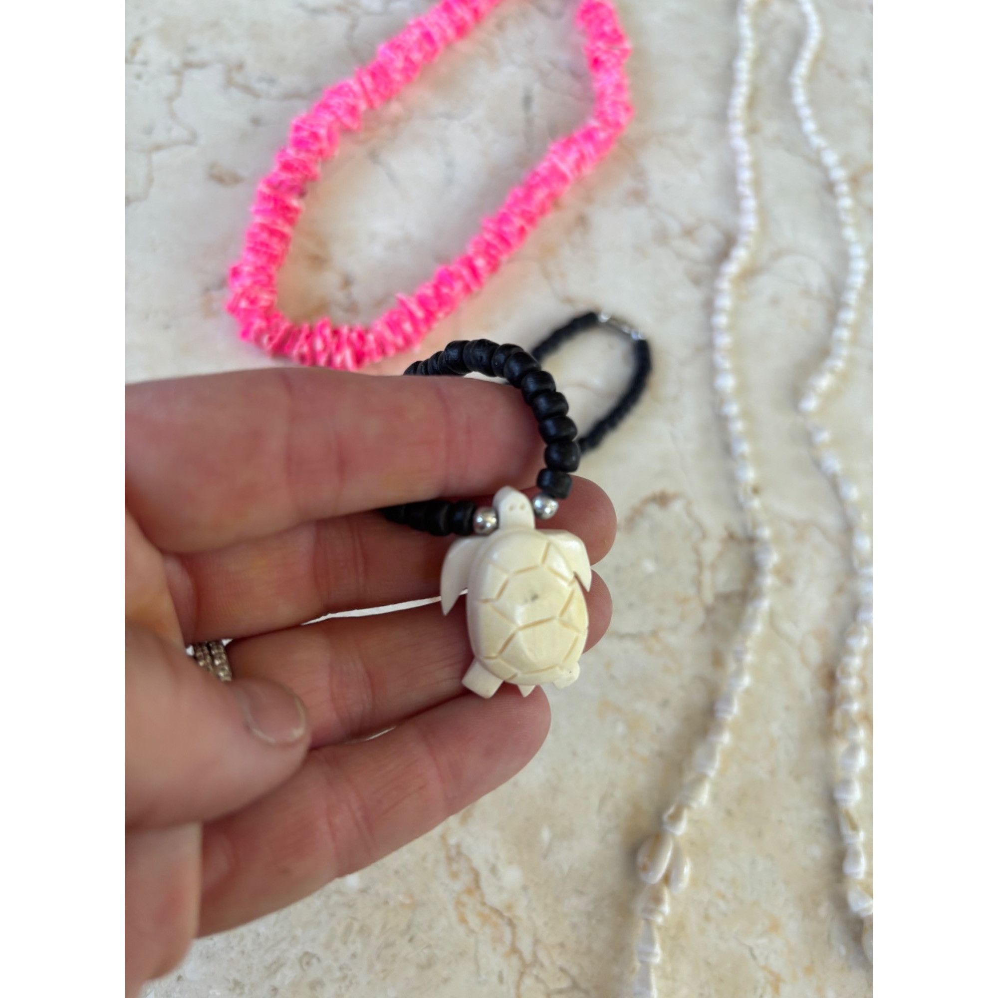 Other Black Beaded Necklace With White Turtle Pendant Pink Shell N Size ONE SIZE - 5 Thumbnail