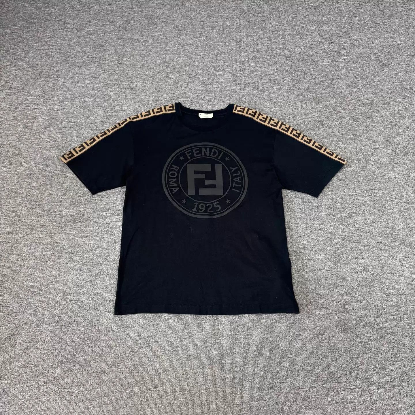 Fendi Fendi Black FF logo shoulder strap short Tee XS 99 new Size XS / US 0-2 / IT 36-38 - 1 Thumbnail