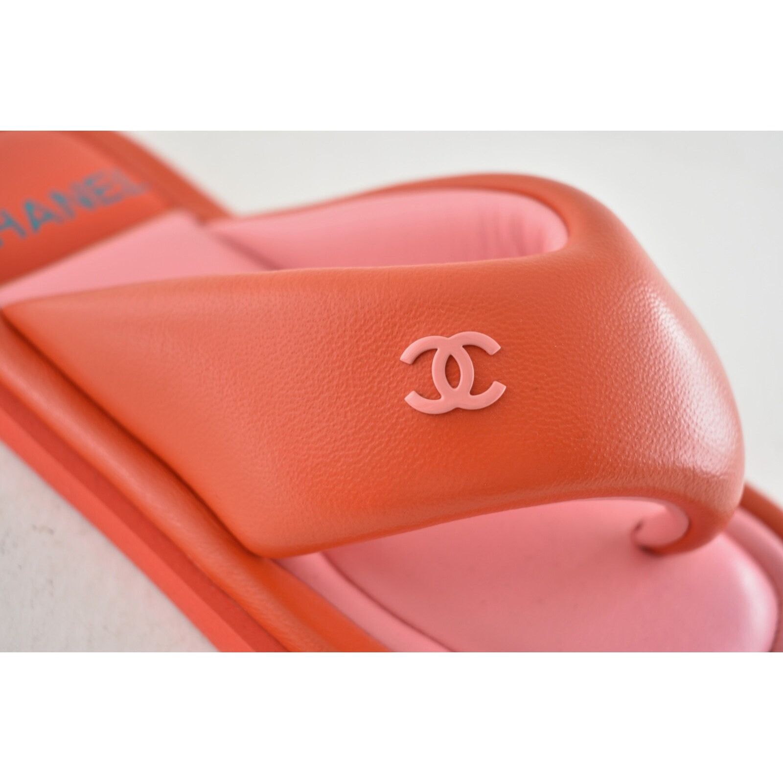 Chanel Chanel 22P Pink Red Lambskin Padded Pool Thong Logo Size US 7 / IT 37 - 5 Thumbnail