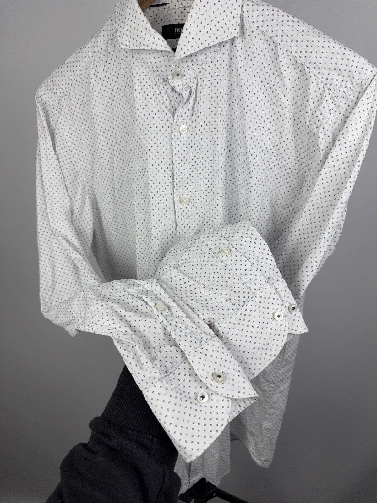 Hugo Boss Luxury HUGO BOSS Slim Fit Microdot White Dress Shirt 39 / M Size US M / EU 48-50 / 2 - 7 Thumbnail