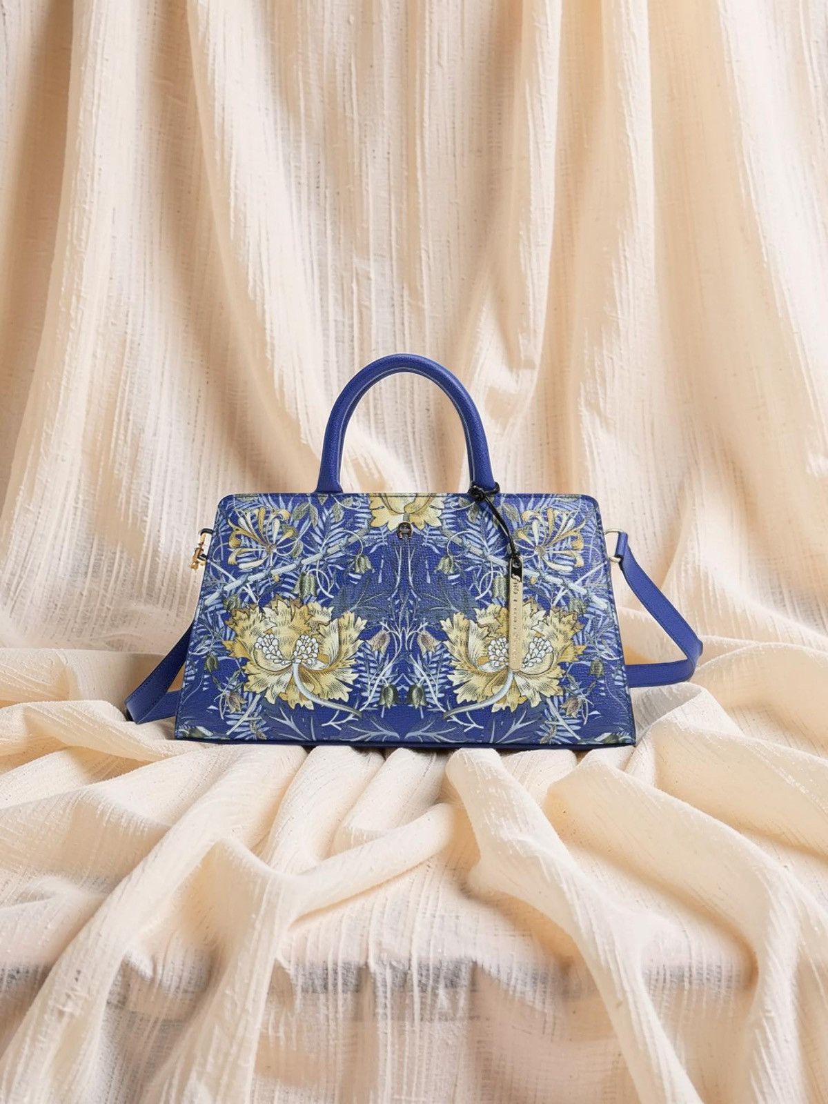 Aigner AIGNER SHOW Floral Blue Crossbody Bag / Designer Handbag Size ONE SIZE - 1 Thumbnail