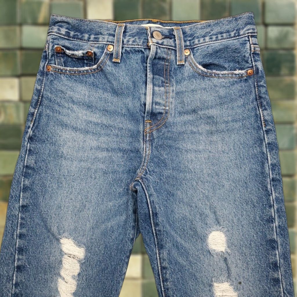 Denime VINTAGE Levis Premium Jeans Womens 26 Blue Denim Wedgie Straight Leg Button Fly Pants Size 26" / US 2 / IT 38 - 1 Thumbnail