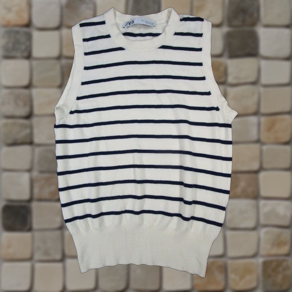 Zara Zara Vest Womens Small Beige Blue Knit Sweater Shirt Womens Regular Size S Beige Knit Vest Mock Neck Sleeveless Pattern Striped 90s? (Oops) Size S / US 4 / IT 40 - 1 Thumbnail