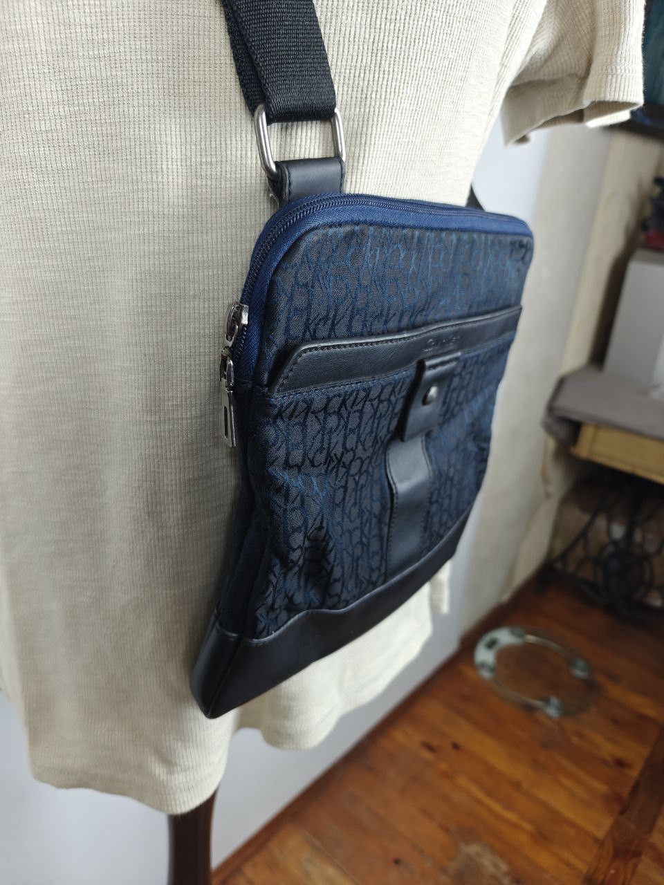 Calvin Klein Calvin Klein Jeans Monogram Crossbody Bag Blue Size 26 - 4 Thumbnail