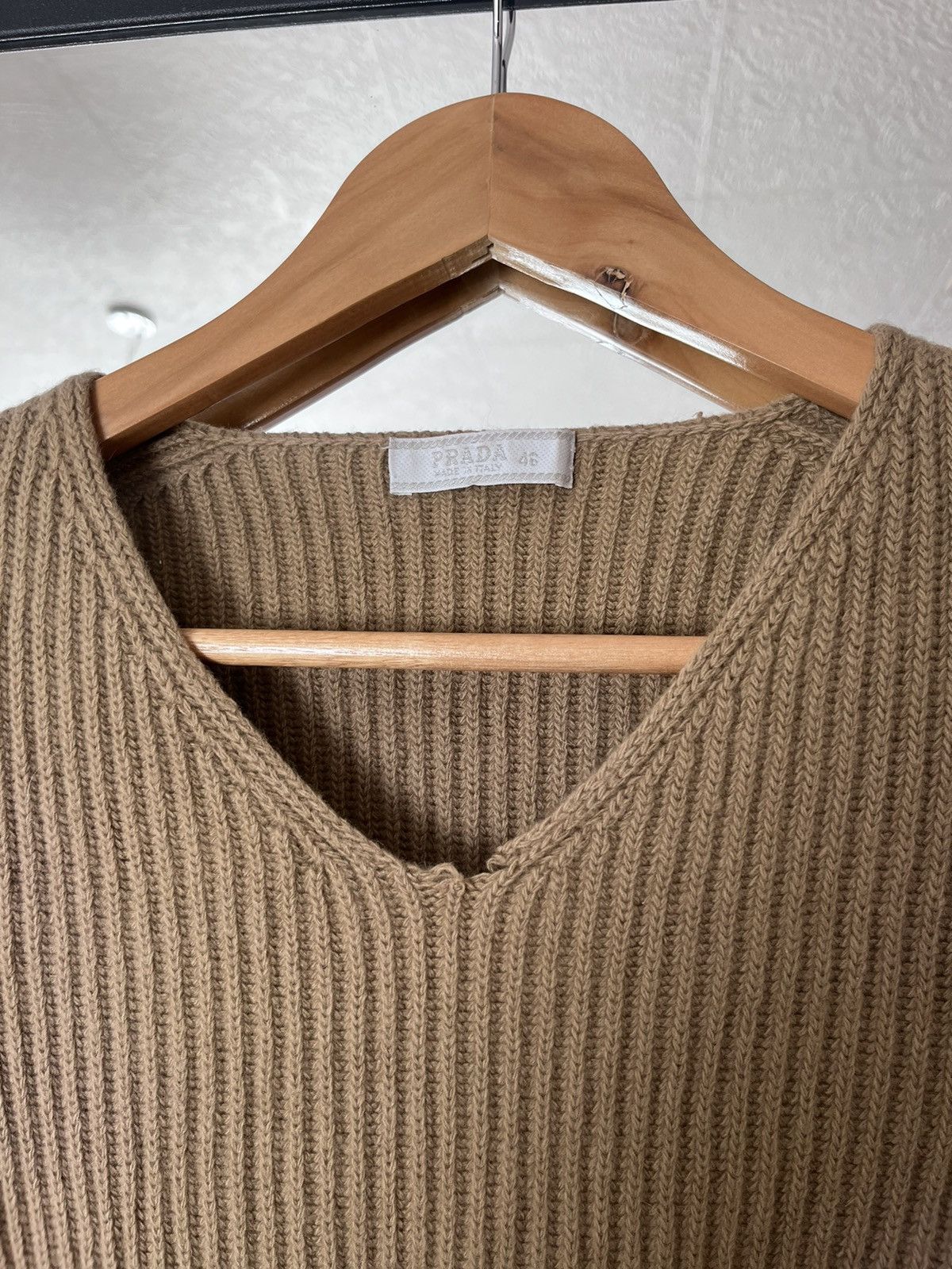Prada Prada Virgin Wool/Cashmere V-Neck Crop Ribbed Knit Sweater Size L / US 10 / IT 46 - 4 Thumbnail