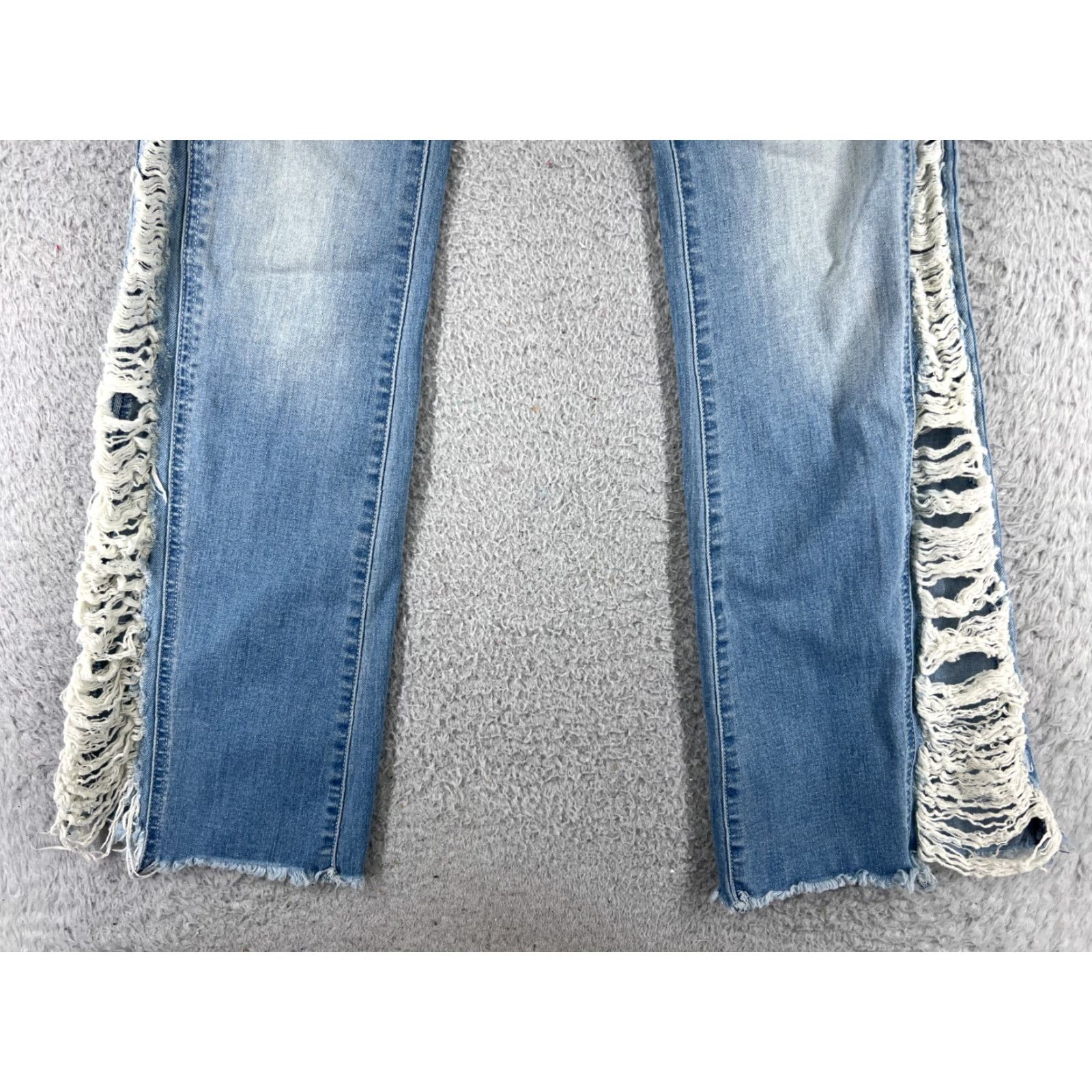 Fashion Nova Fashion Nova Jeans Women Flared Denim Distressed Mid Jeans 22x30 Blue 3 5-Pocket Denim Cotton Blend Zipper Mid Rise Vintage No Size 26" / US 2 / IT 38 - 2 Thumbnail