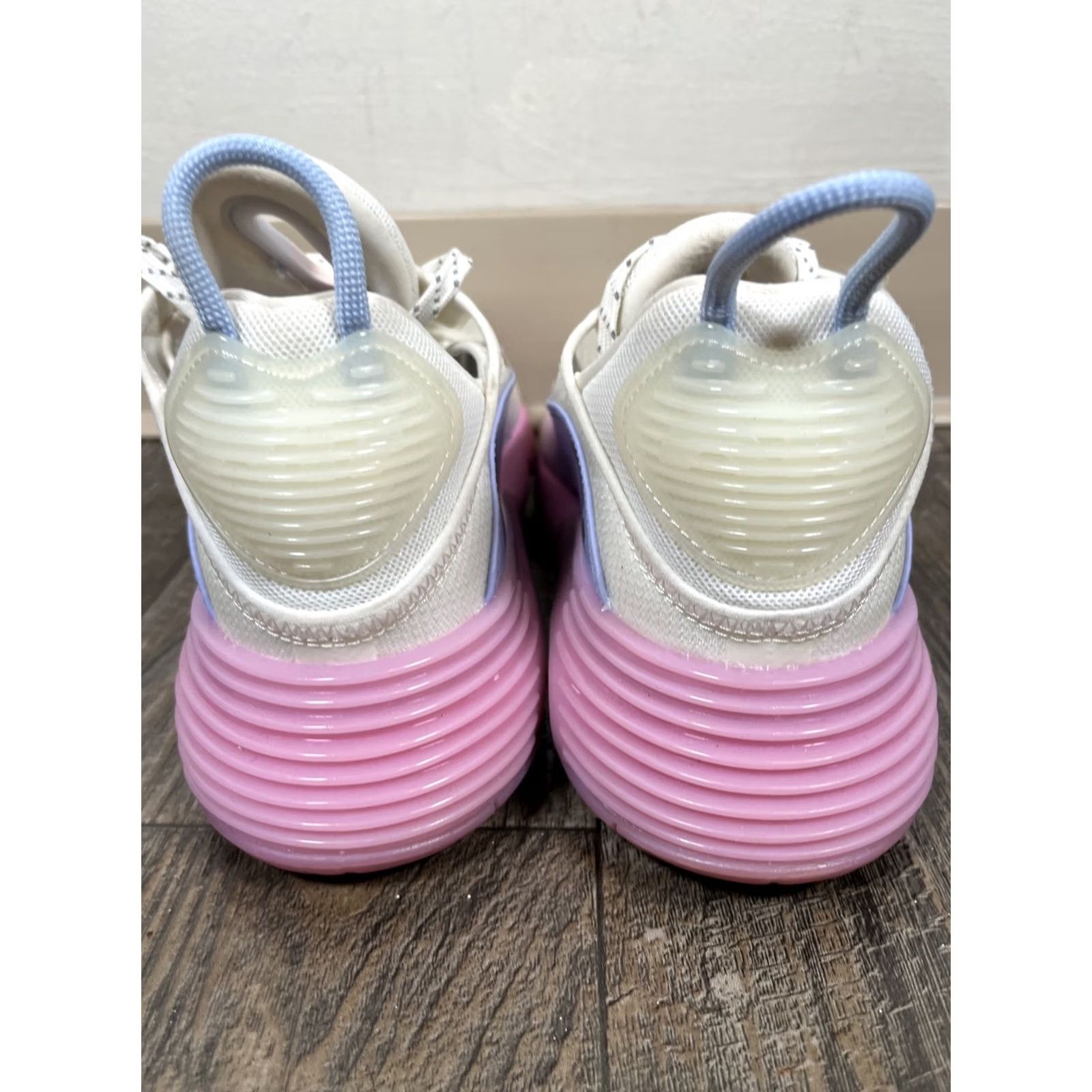 Nike Nike Air Max 2090 Womens Sneaker Size 9.5 White Silver CZ8130-100 Size US 10 / IT 40 - 4 Thumbnail