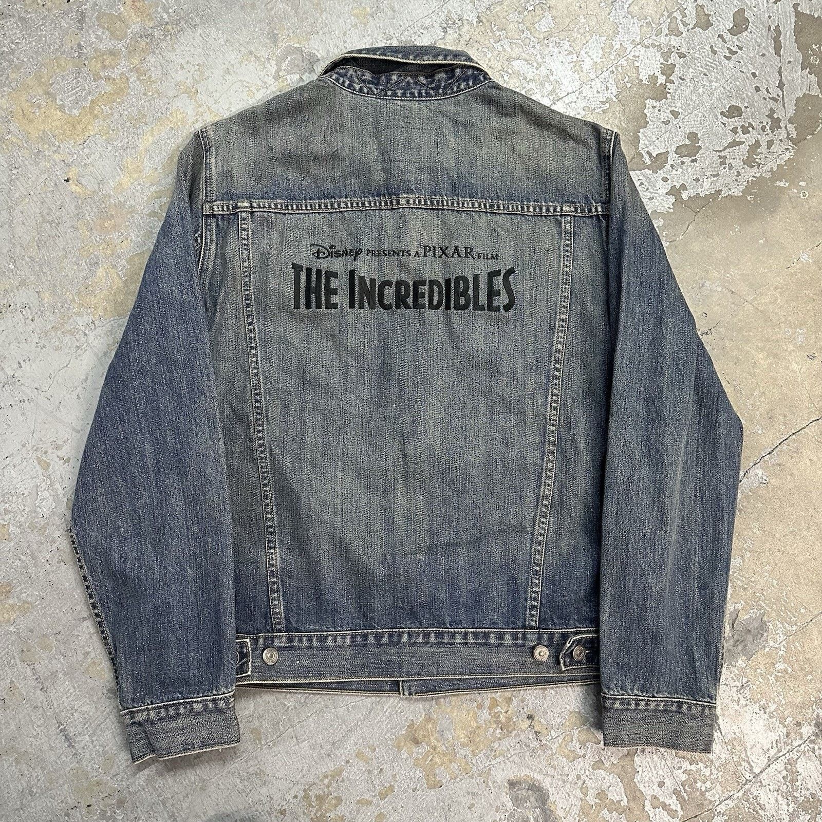 Disney × Vintage Vintage 2004 The Incredibles Movie Cast & Crew Denim Jacket Size US M / EU 48-50 / 2 - 4 Thumbnail