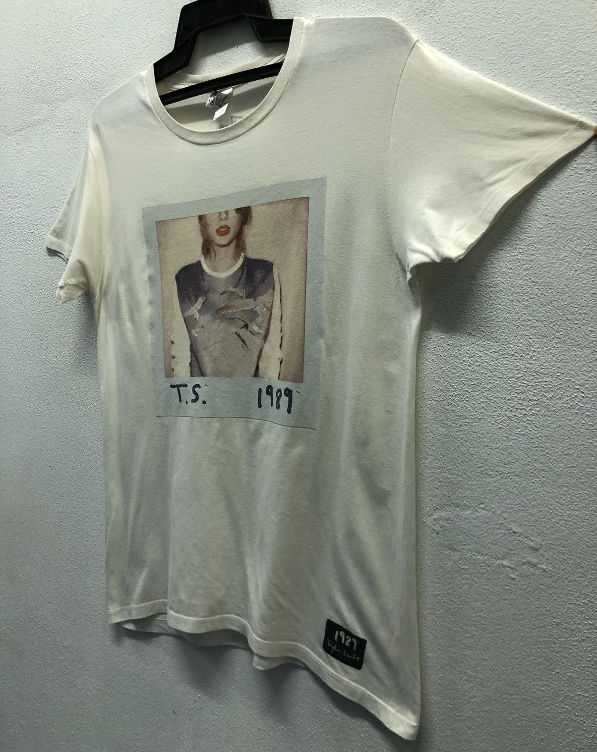 Vintage Truss Light Weight Taylor Swift The 1989 World Tour T-Shirt Size US M / EU 48-50 / 2 - 7 Thumbnail