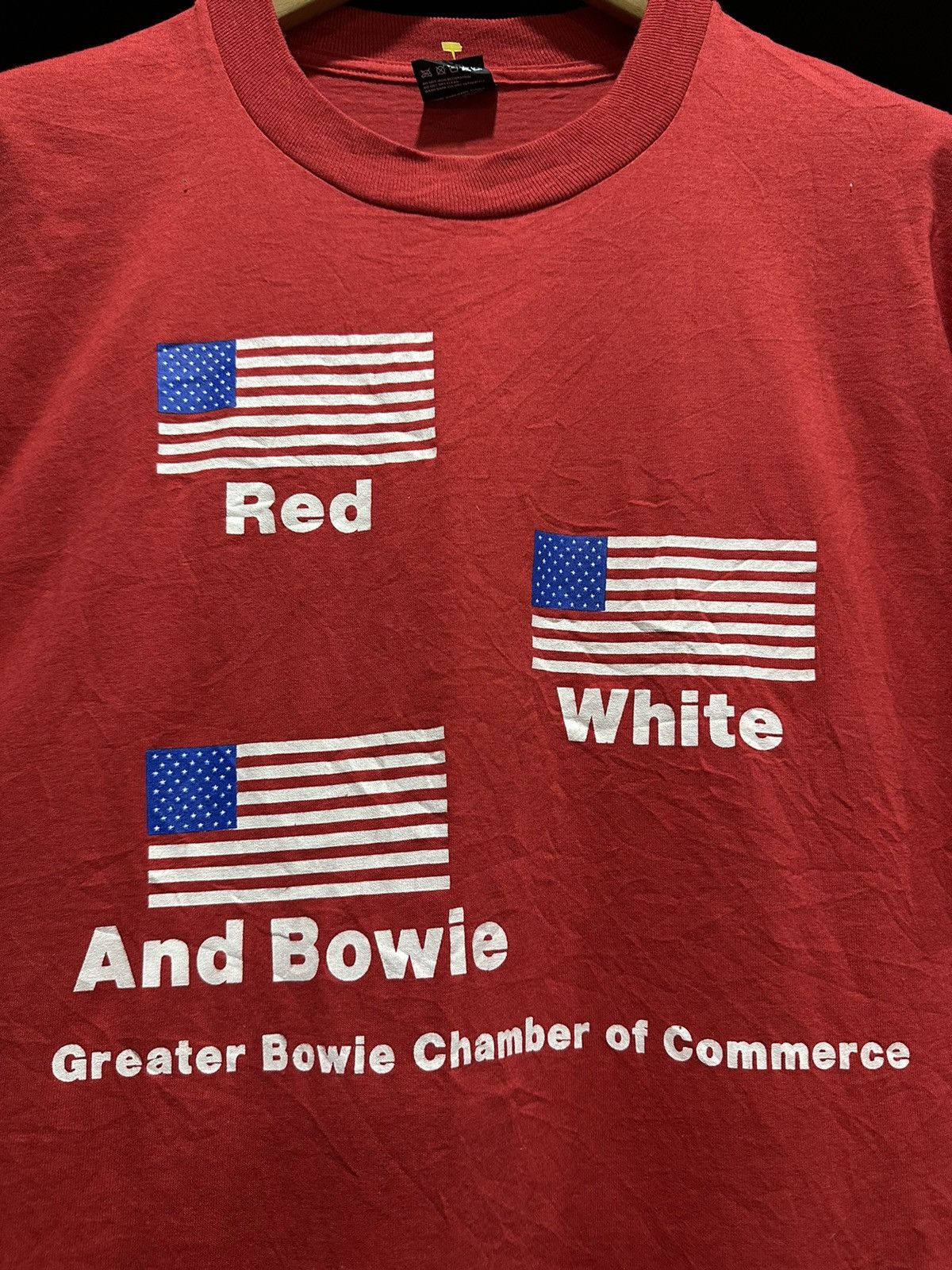 Band Tees × Vintage Vintage 90s Red White And Bowie Flag Usa Tee Size US XL / EU 56 / 4 - 2 Thumbnail
