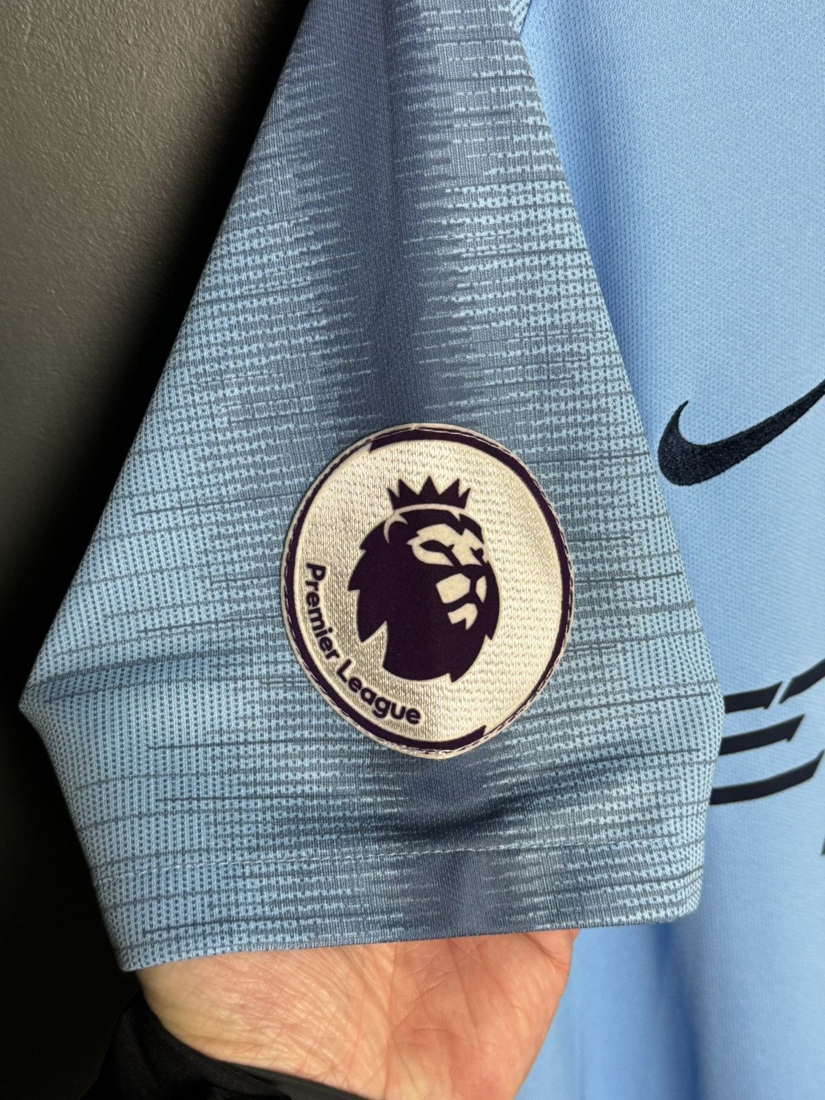 Nike Manchester City 18/19 Home Aguero Football Jersey Size US L / EU 52-54 / 3 - 7 Thumbnail