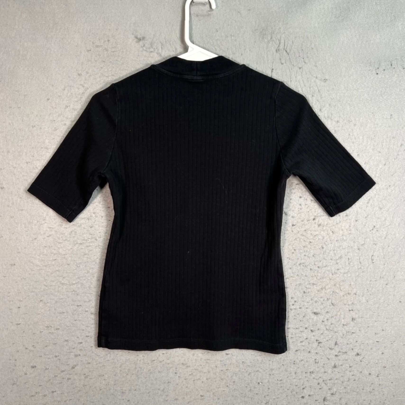 Uniqlo VINTAGE Uniqlo Shirt Womens Small Black Mock Neck Short Sleeve Top Size S / US 4 / IT 40 - 2 Thumbnail